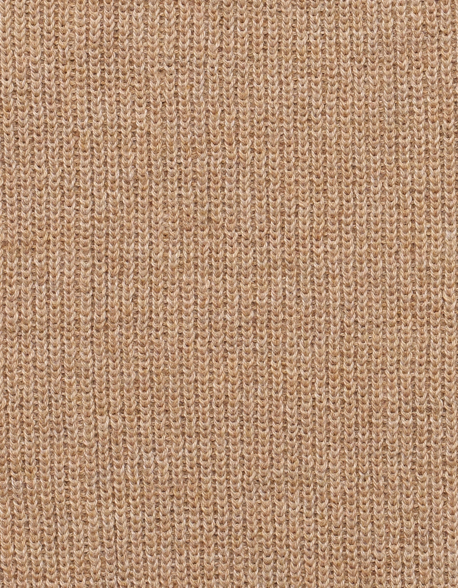 Strickmuster in Beige, Nahaufnahme, zeigt Textur und Farbe des Stoffes.
