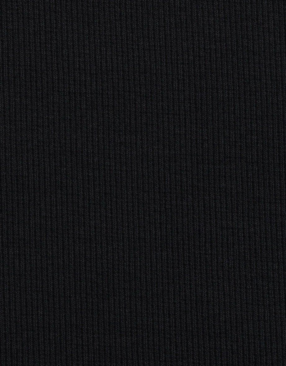 Rippstrickstoff in Schwarz, Detailansicht.