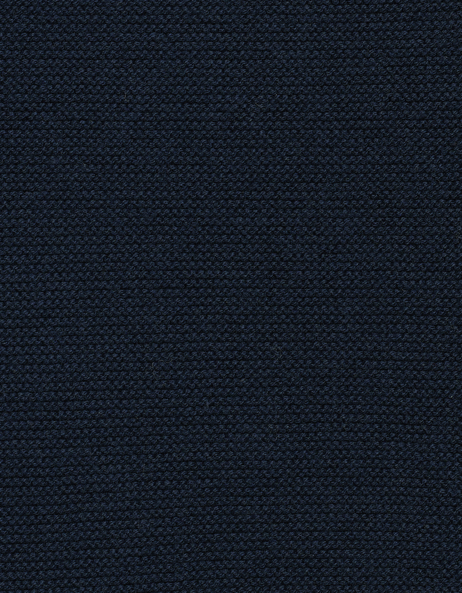Navy Pullover von bugatti, Büstenbild, schlichtes Design, zeitlose Eleganz.