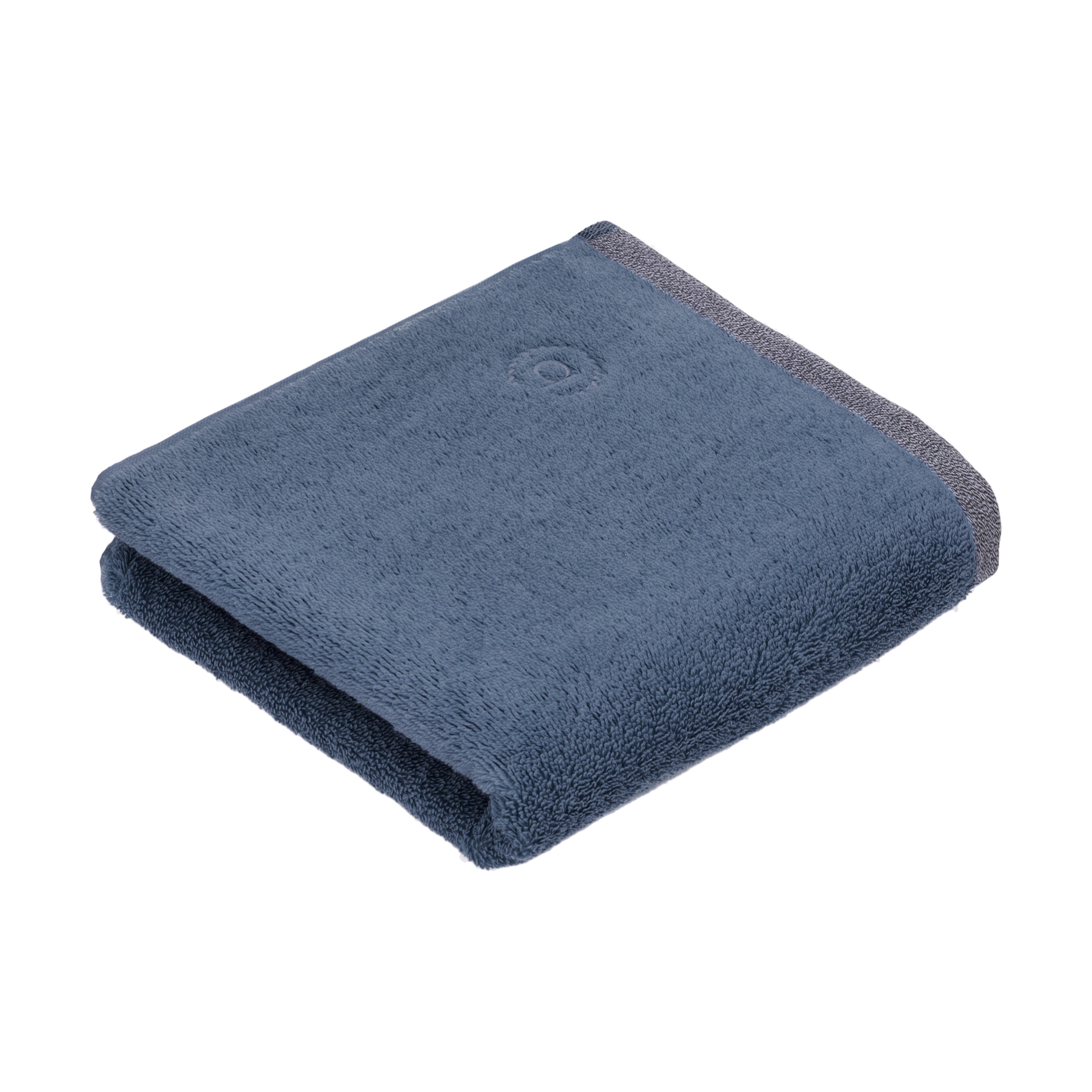 Blaues Frotteehandtuch von bugatti, schlichtes Design, hochwertige Textur, entspannte Eleganz.