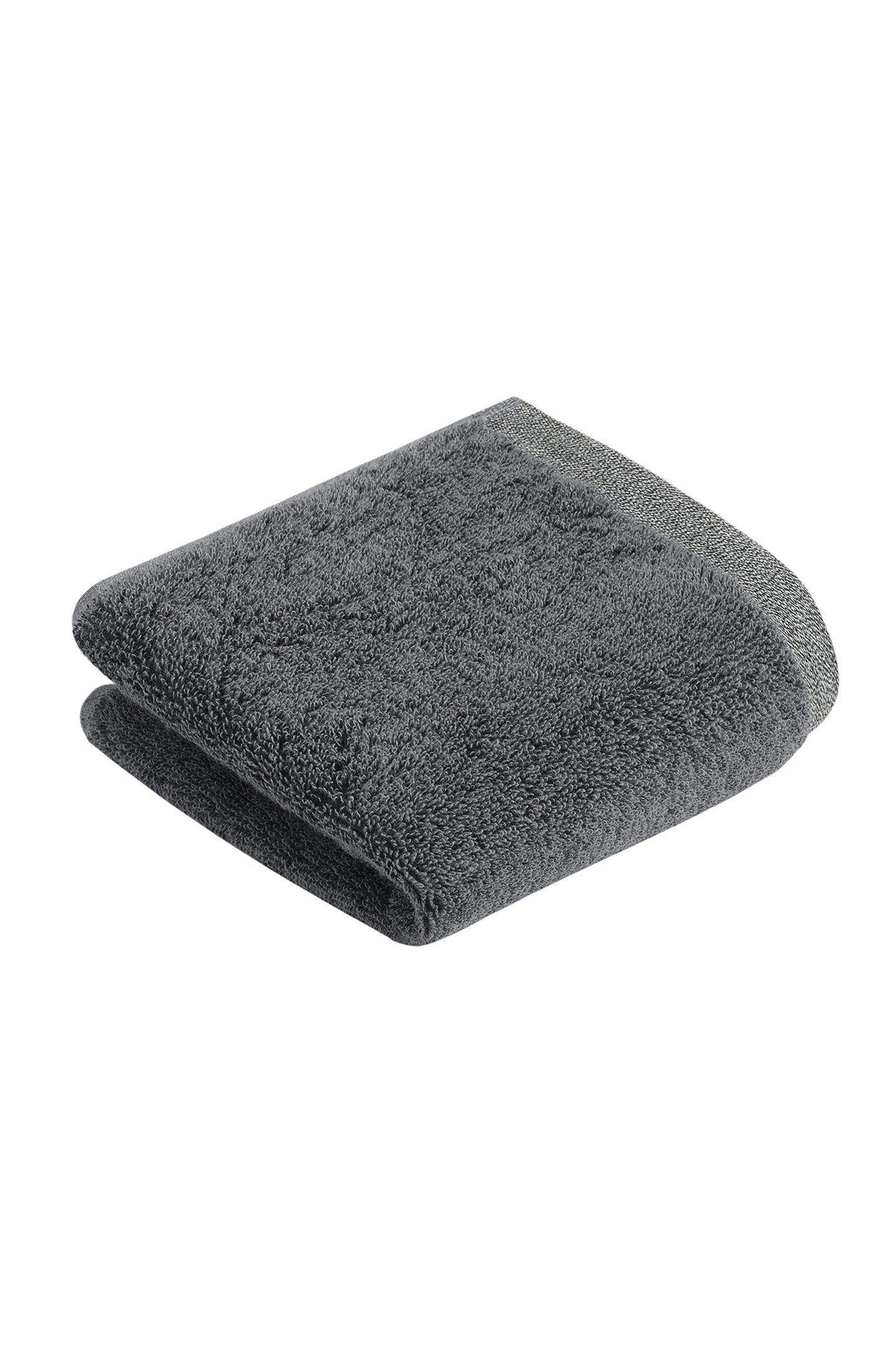 Gefaltetes, graues Handtuch von bugatti, luxuriös und hochwertig, ideal für stilvolle Badezimmer.