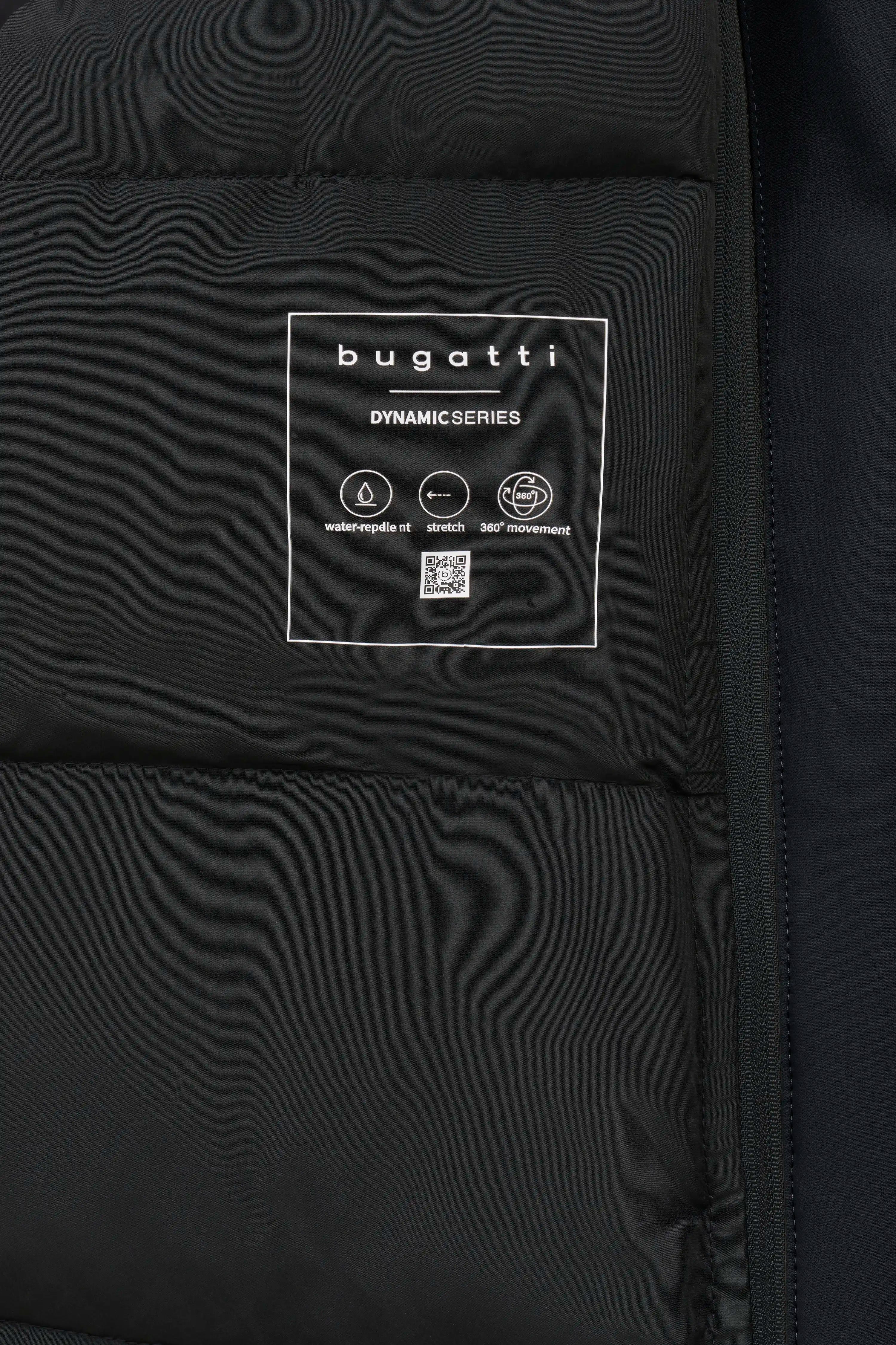 Dunkelblaue bugatti Jacke mit Kapuze, Detailansicht, hochwertiges Material.