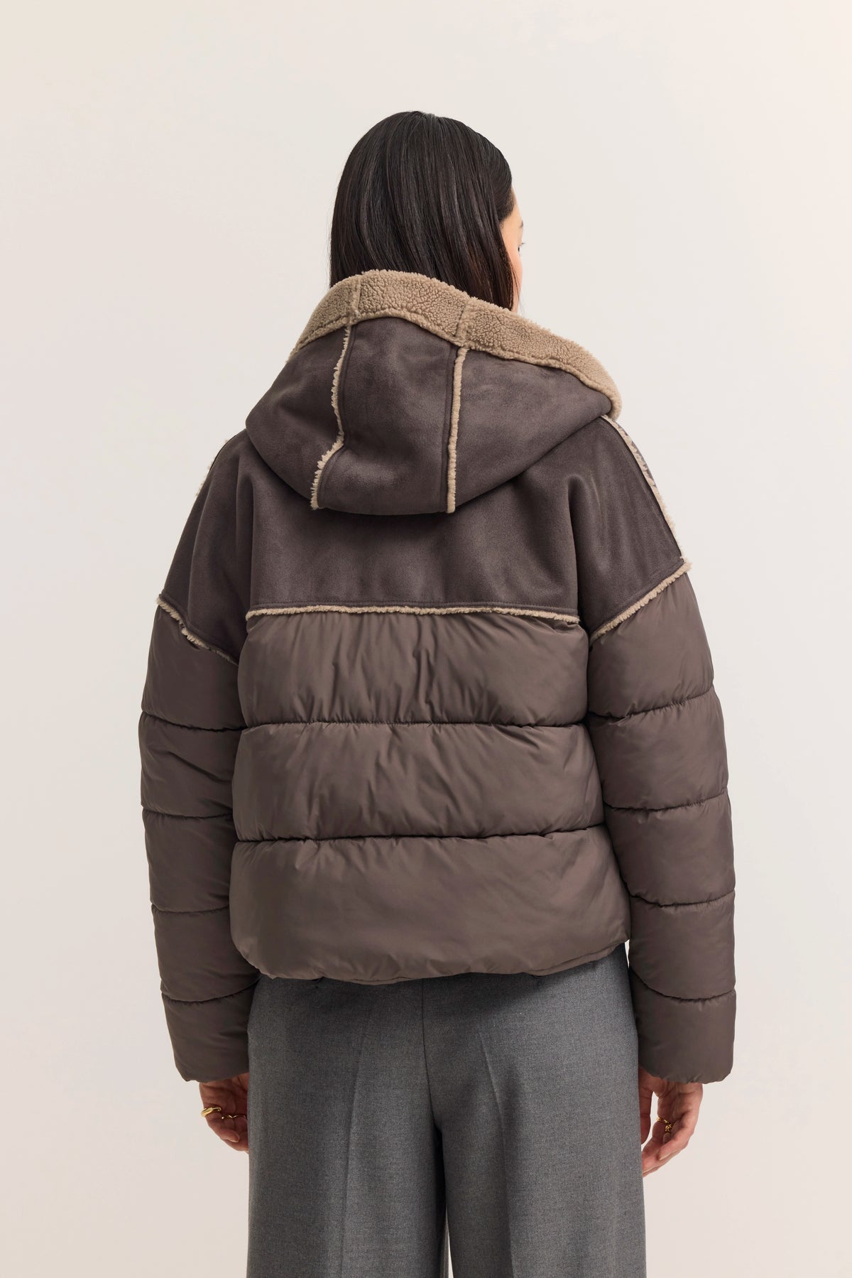 Braune bugatti Daunenjacke mit Kapuze, Rückansicht
