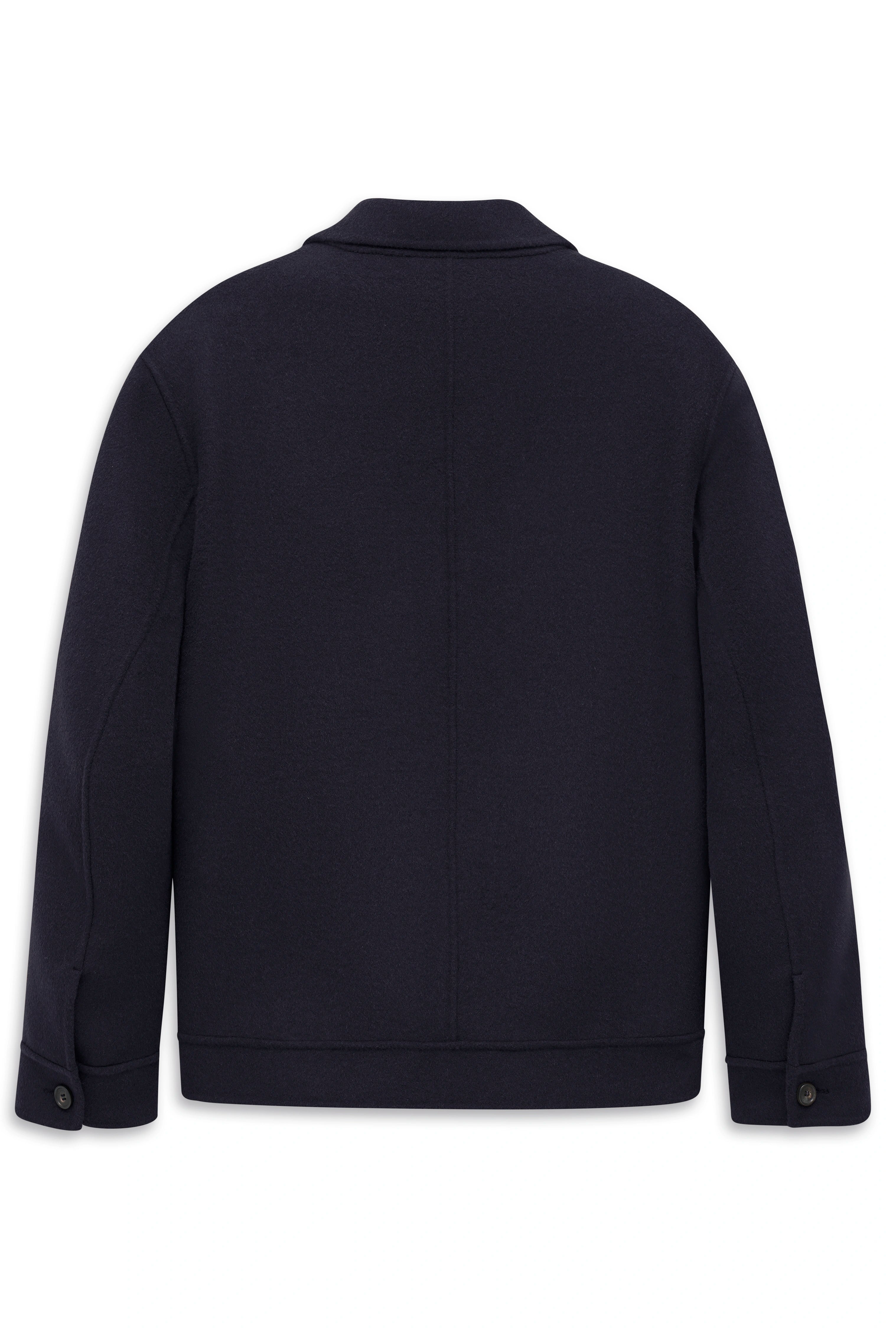 Dunkelblaue bugatti Jacke mit Reißverschluss, Büstenbild, klassisches Design, zeitlose Eleganz.