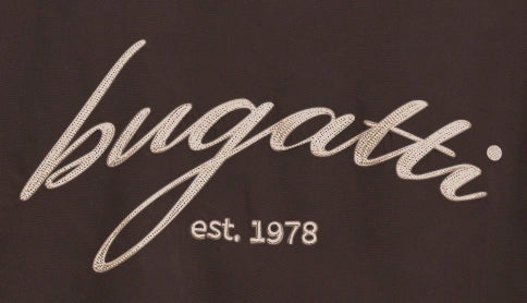 bugatti Logo in eleganter Schrift auf dunkelbraunem Hintergrund, zeitloser Stil und Eleganz.