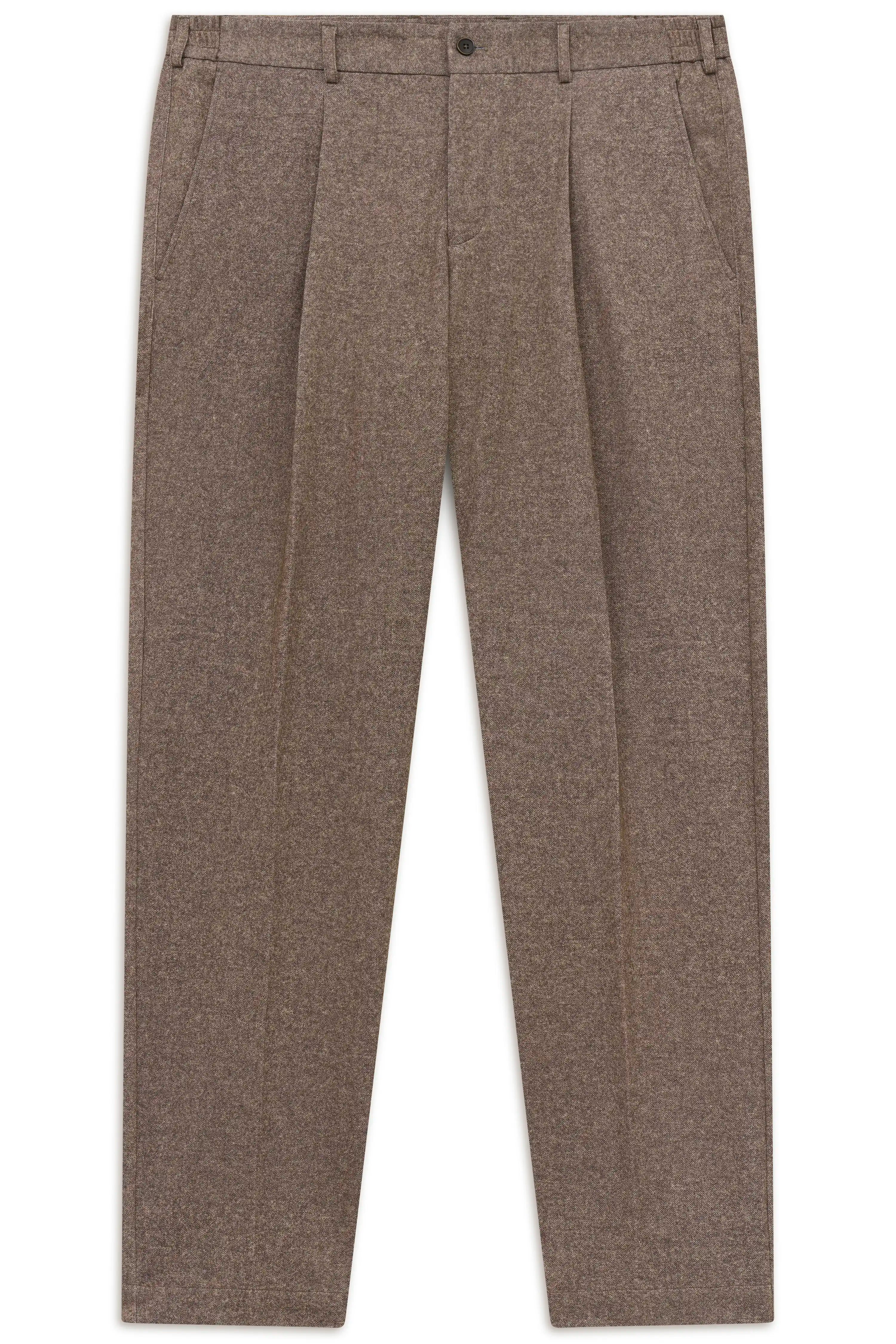 bugatti braune Bügelfaltenhose aus hochwertigem Material, legeres Büstenbild, zeitloser Stil.