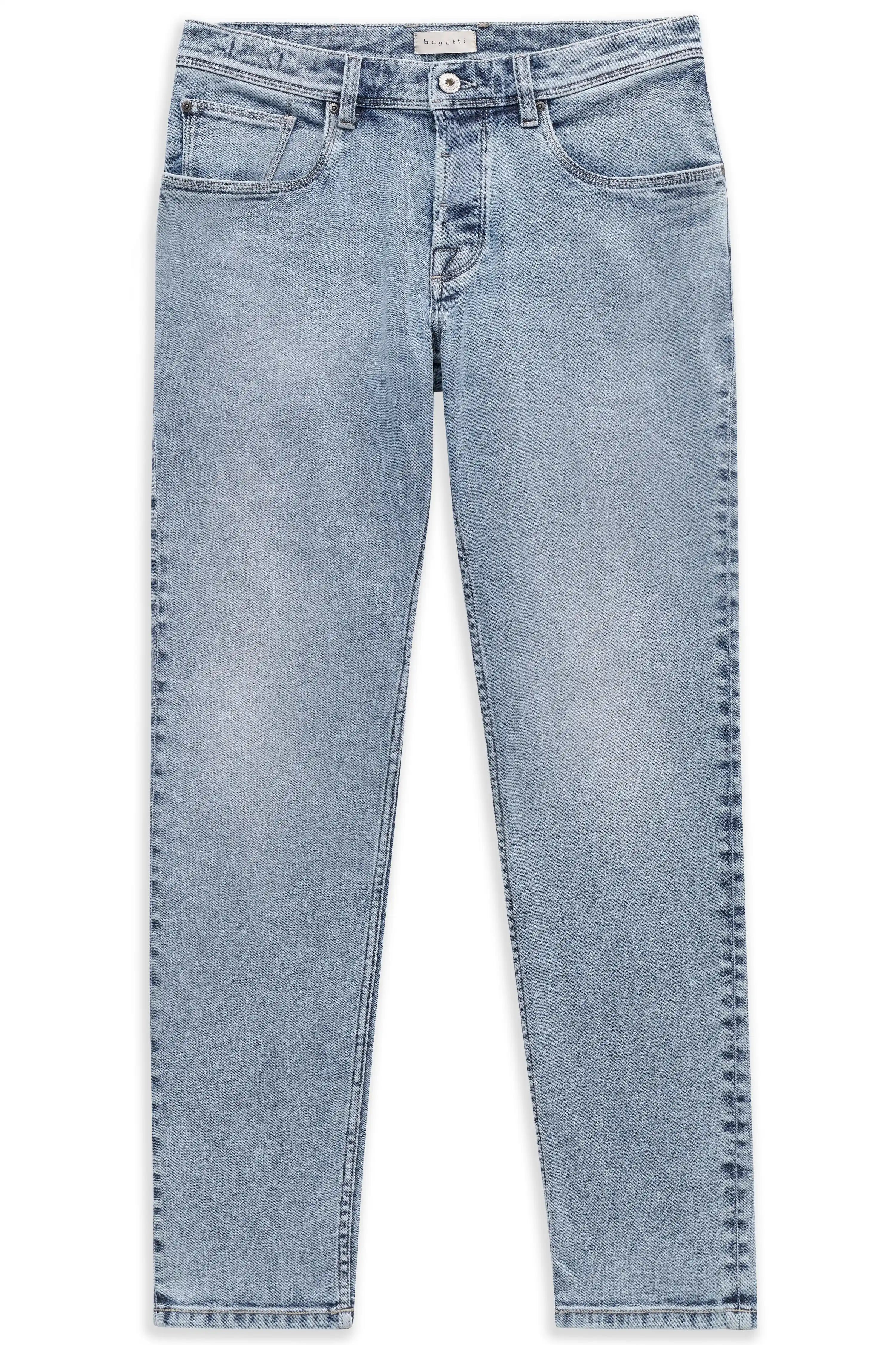 Helle bugatti Jeans, Büstenbild, klassischer Schnitt, zeitloses Design.