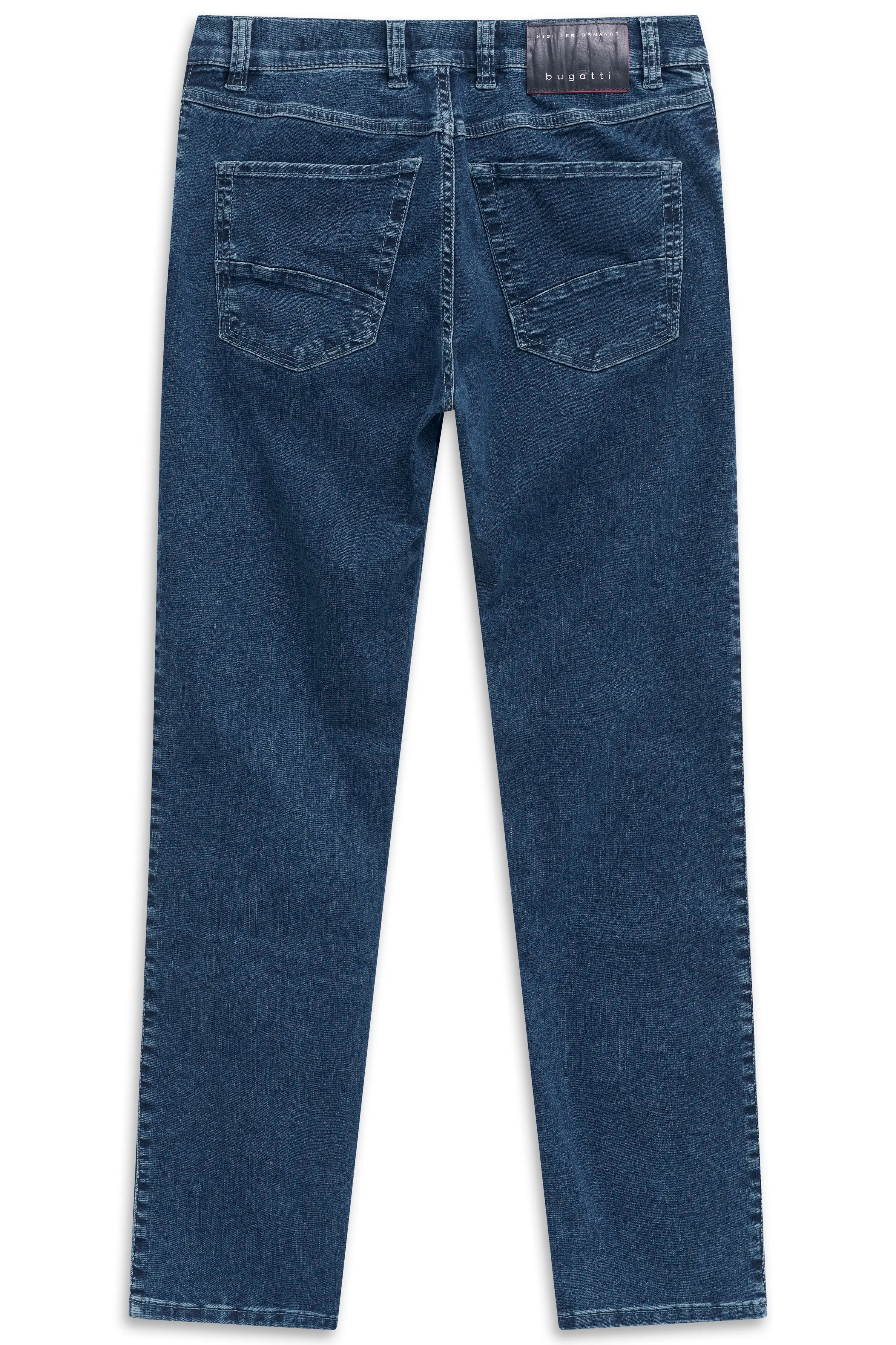 bugatti Jeans in Dunkelblau, Rückansicht, legeres Büstenbild, zeitloses Design.