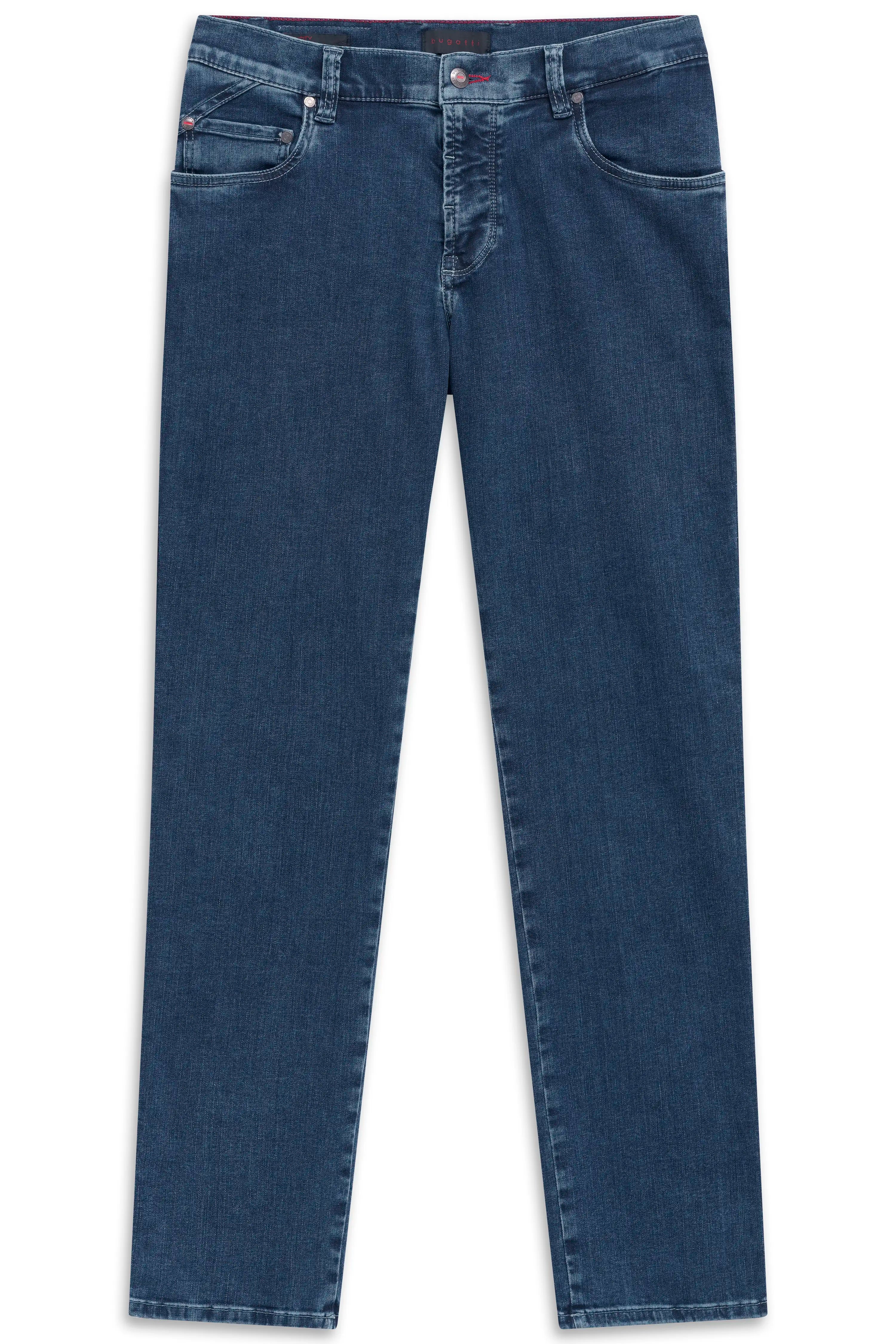 bugatti Jeans in klassischem Blau, Büstenbild, stilvoll und zeitlos für vielseitige Looks.