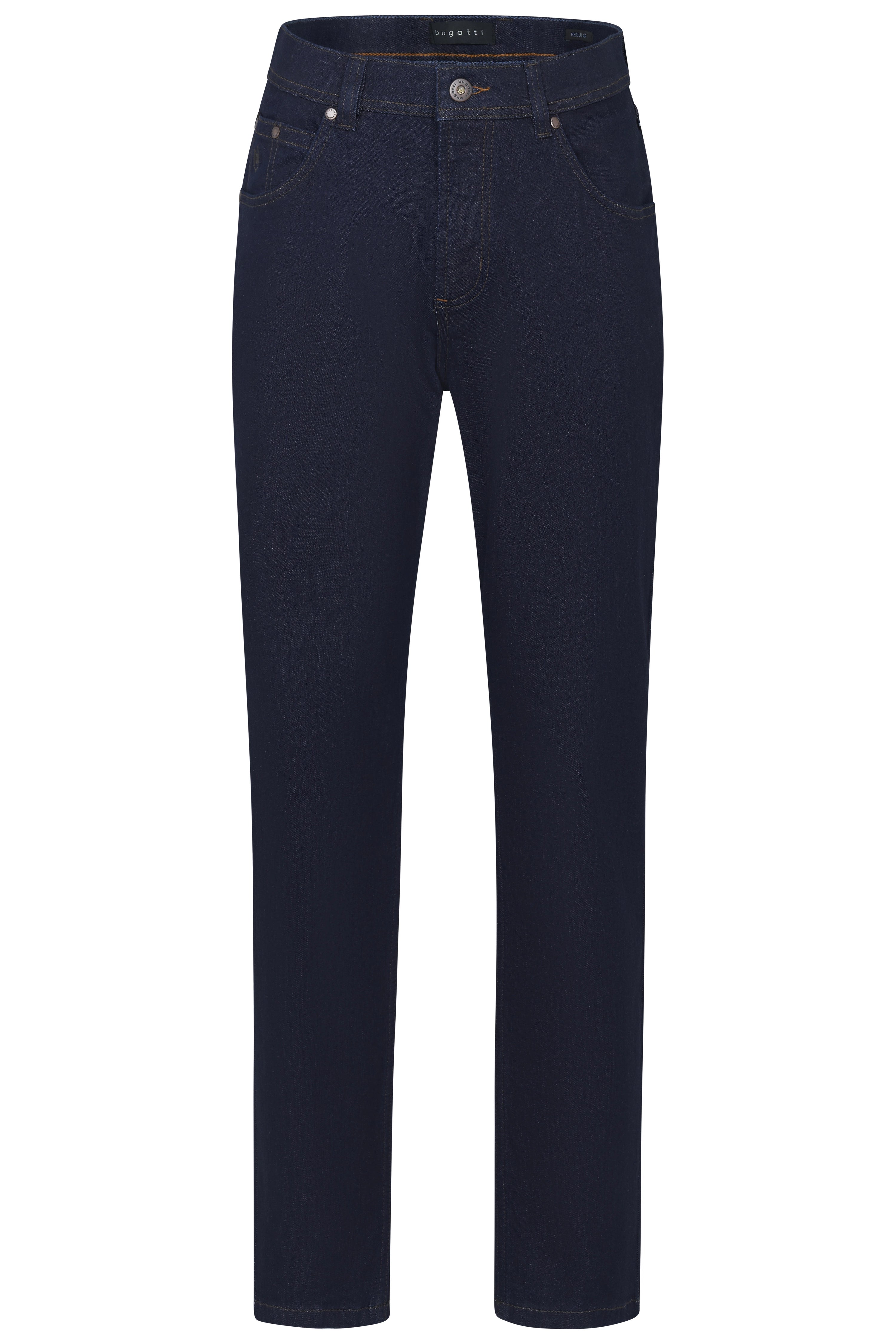 Dunkelblaue bugatti Jeans, klassischer Schnitt, Büstenbild.