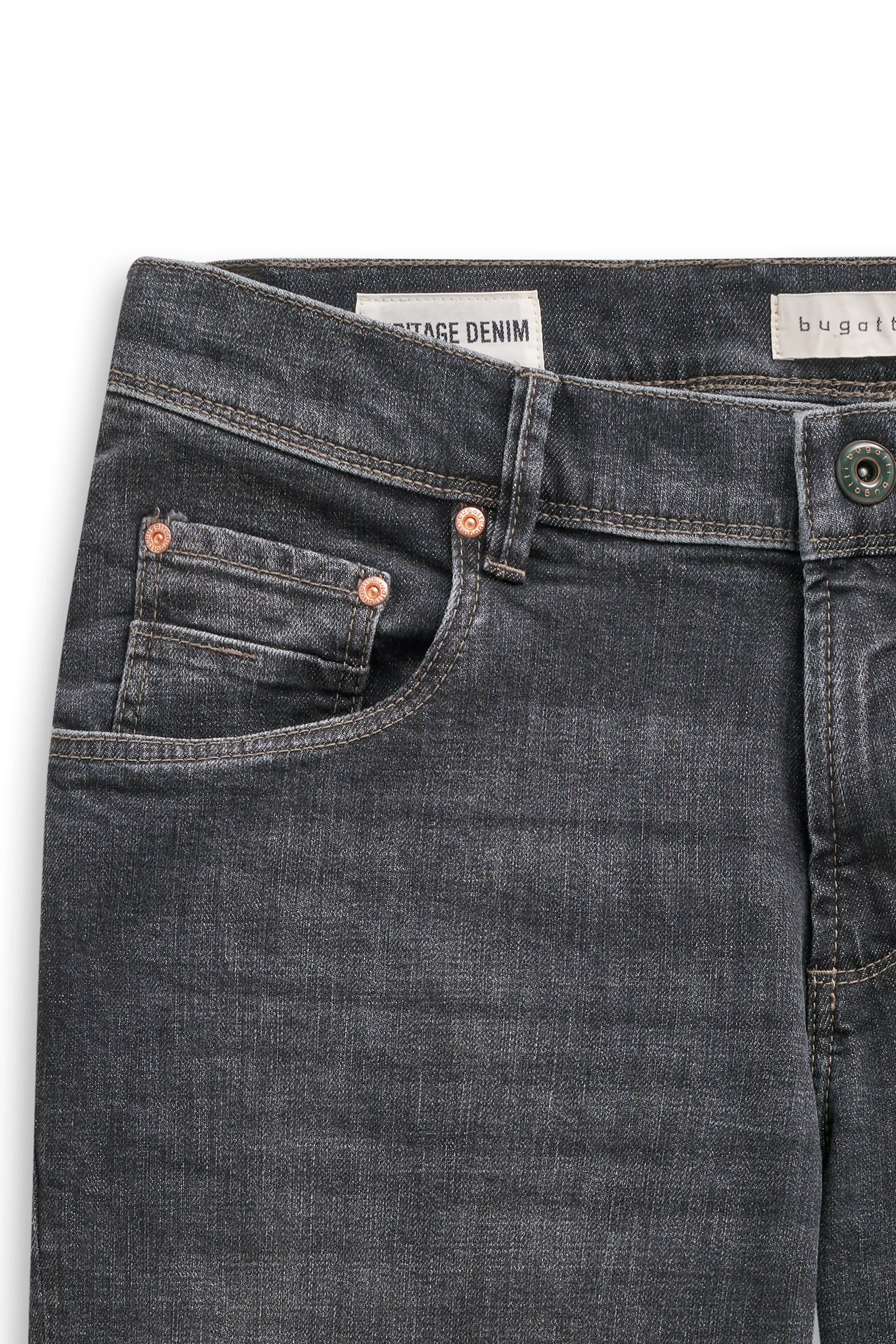 Dunkle bugatti Jeans in Vintage-Optik, Detailaufnahme, legeres Design.
