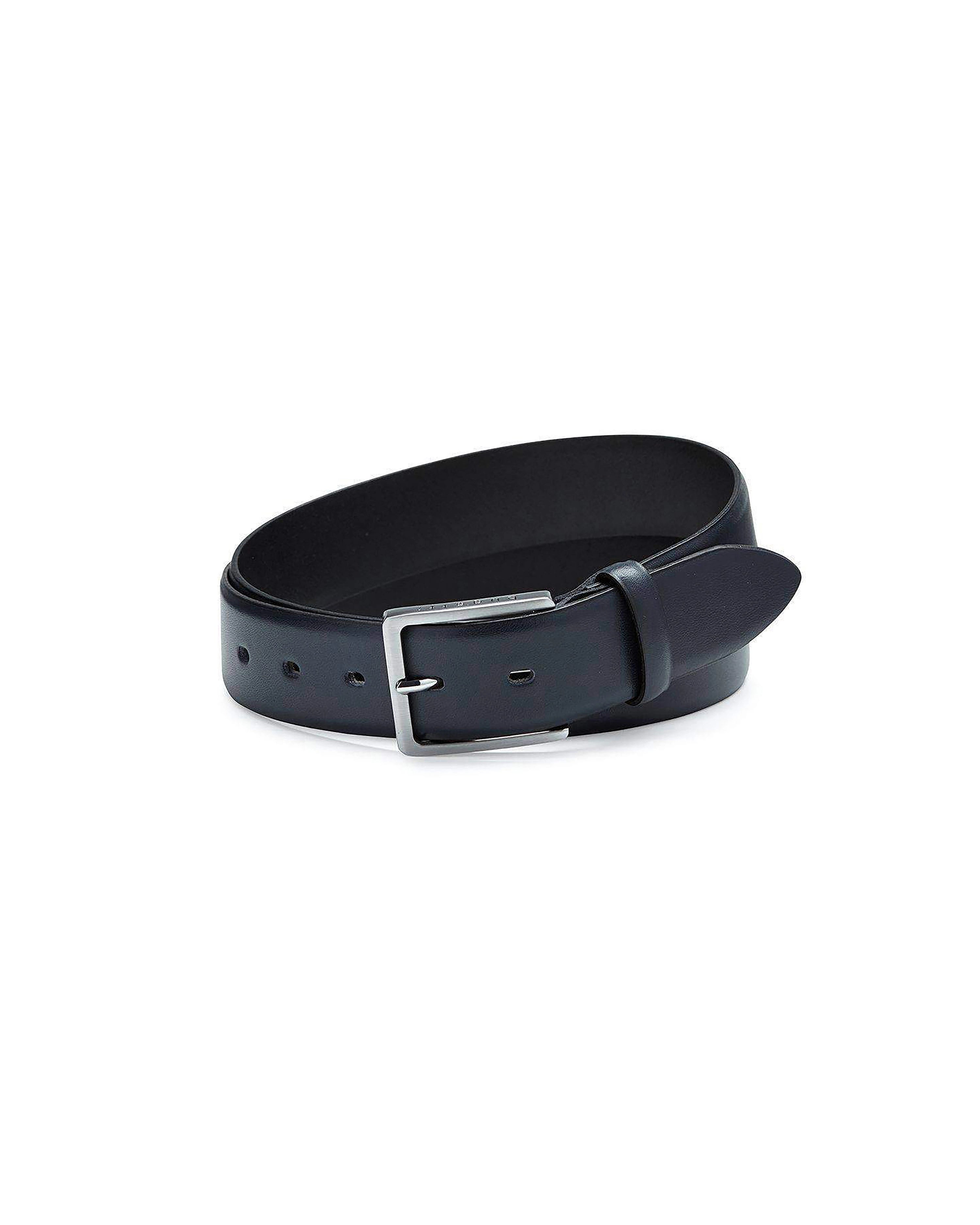 Schwarzer bugatti Ledergürtel mit silberner Schnalle, legeres Produktbild.