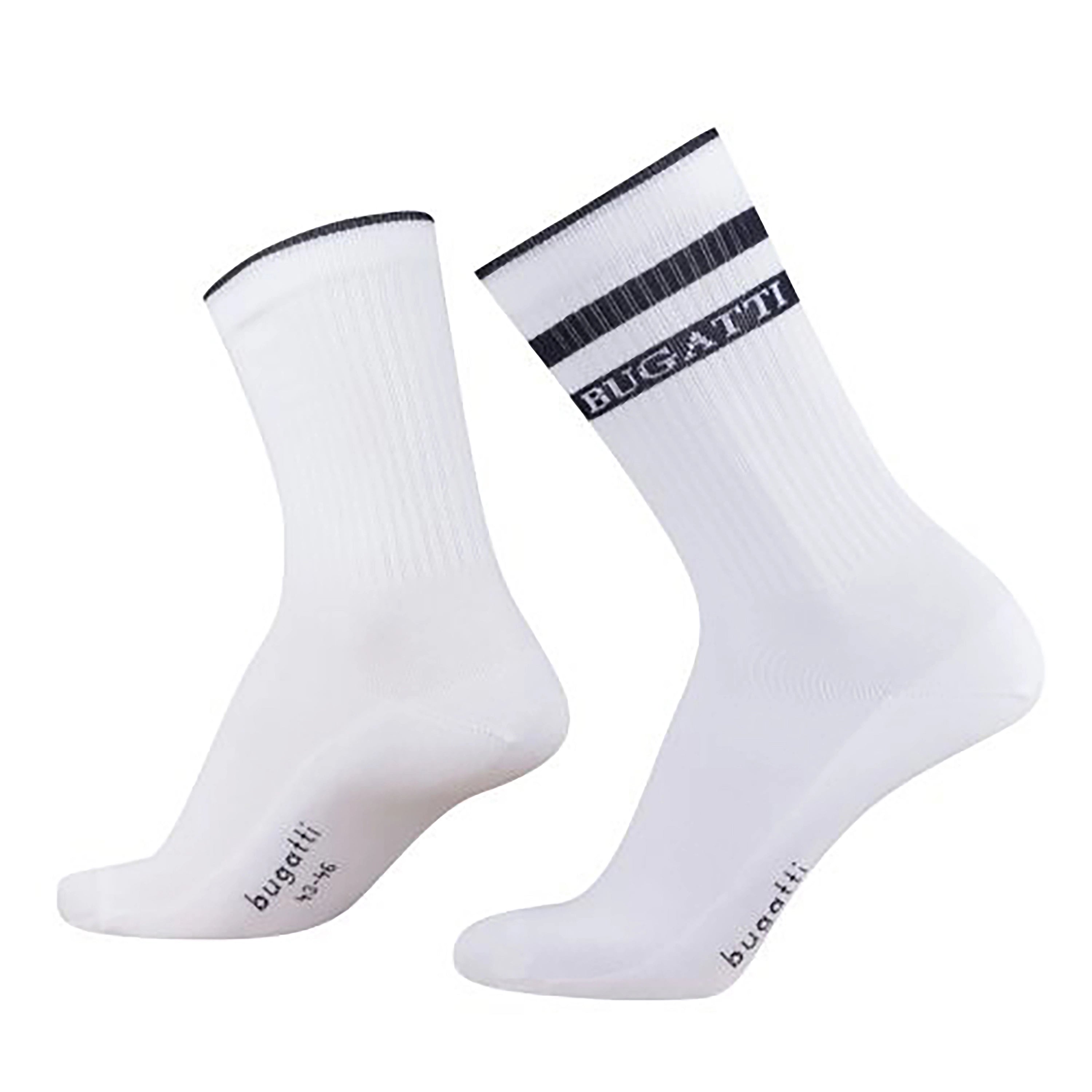 Weiße bugatti Tennissocken mit schwarzem Streifenmuster, Büstenbild.