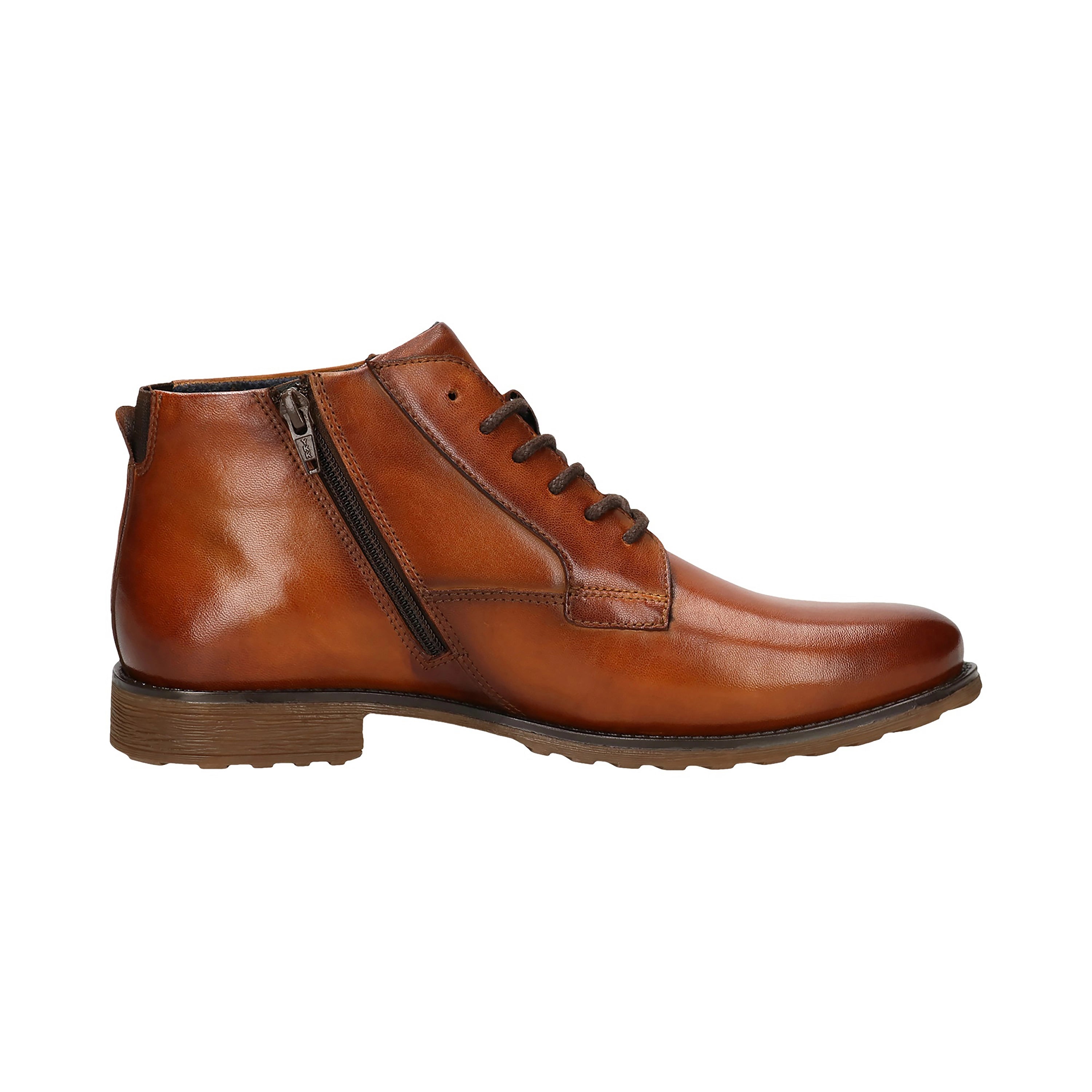 Herenschoenen in bruin met zijrits, casual weergegeven, bugatti stijl en elegantie.