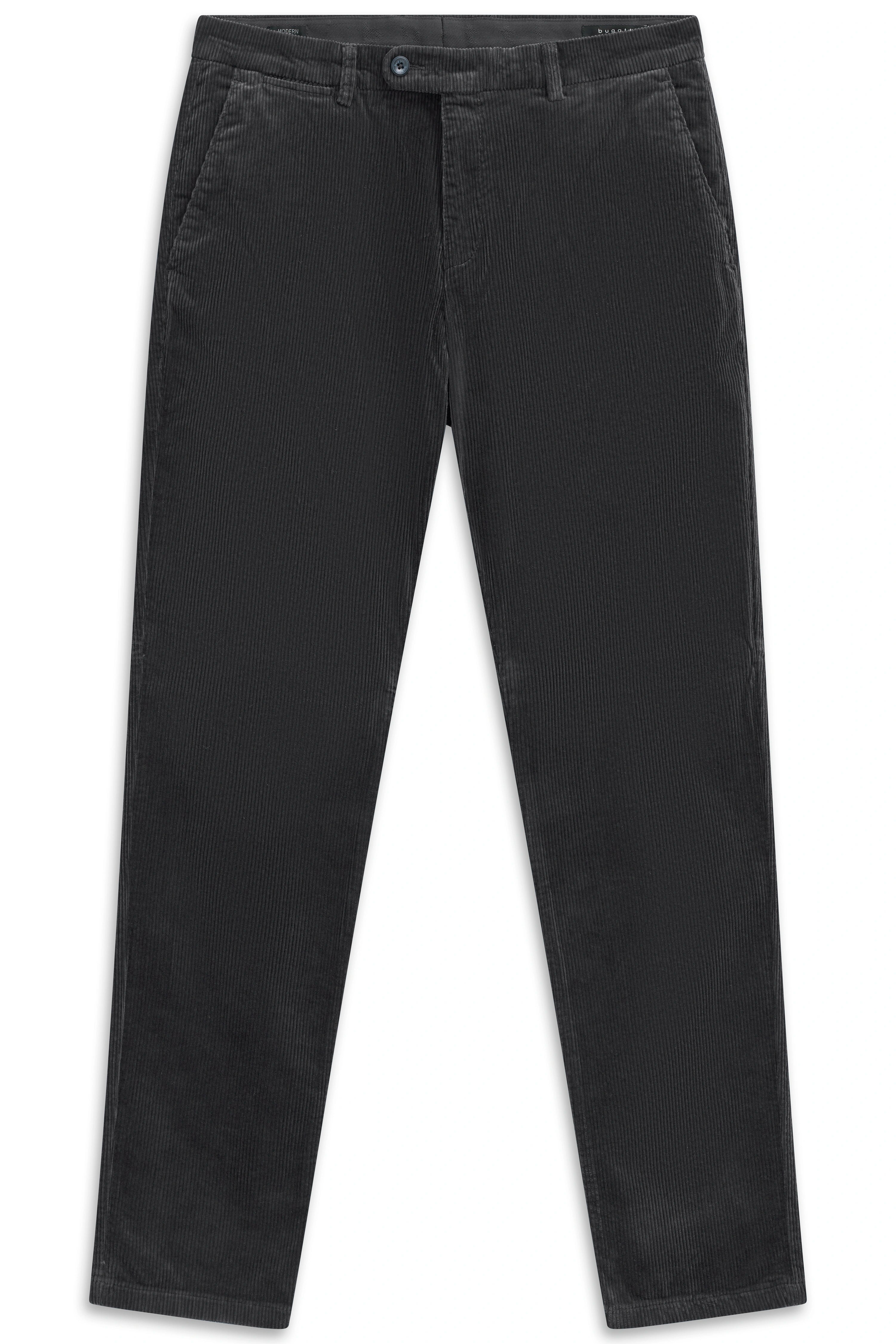 Schwarze bugatti Cordhose, legeres Büstenbild, zeitlose Eleganz und italienische Gelassenheit.