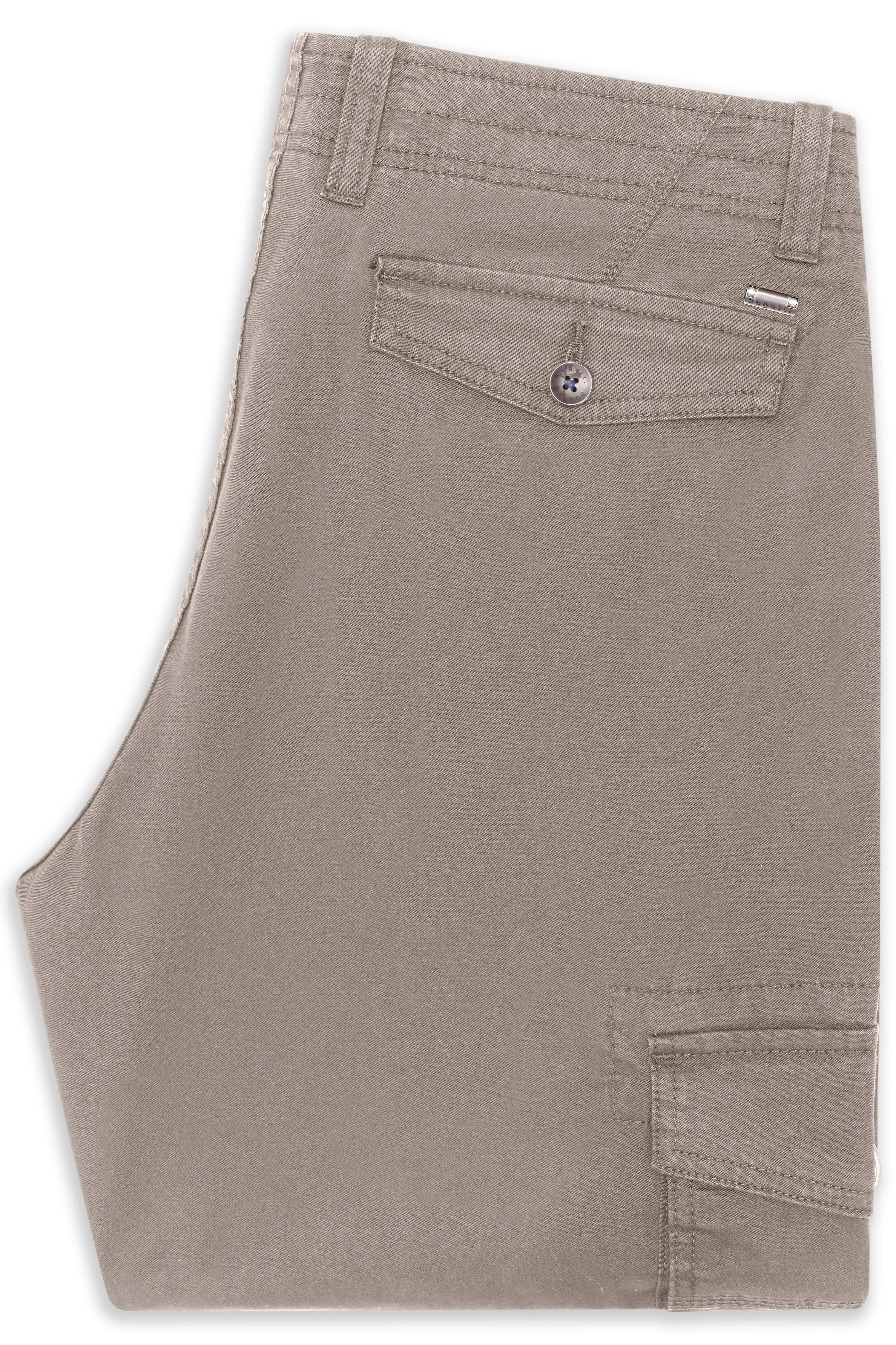 Beige bugatti Hose, Detailansicht, hochwertige Materialien, zeitloses Design.