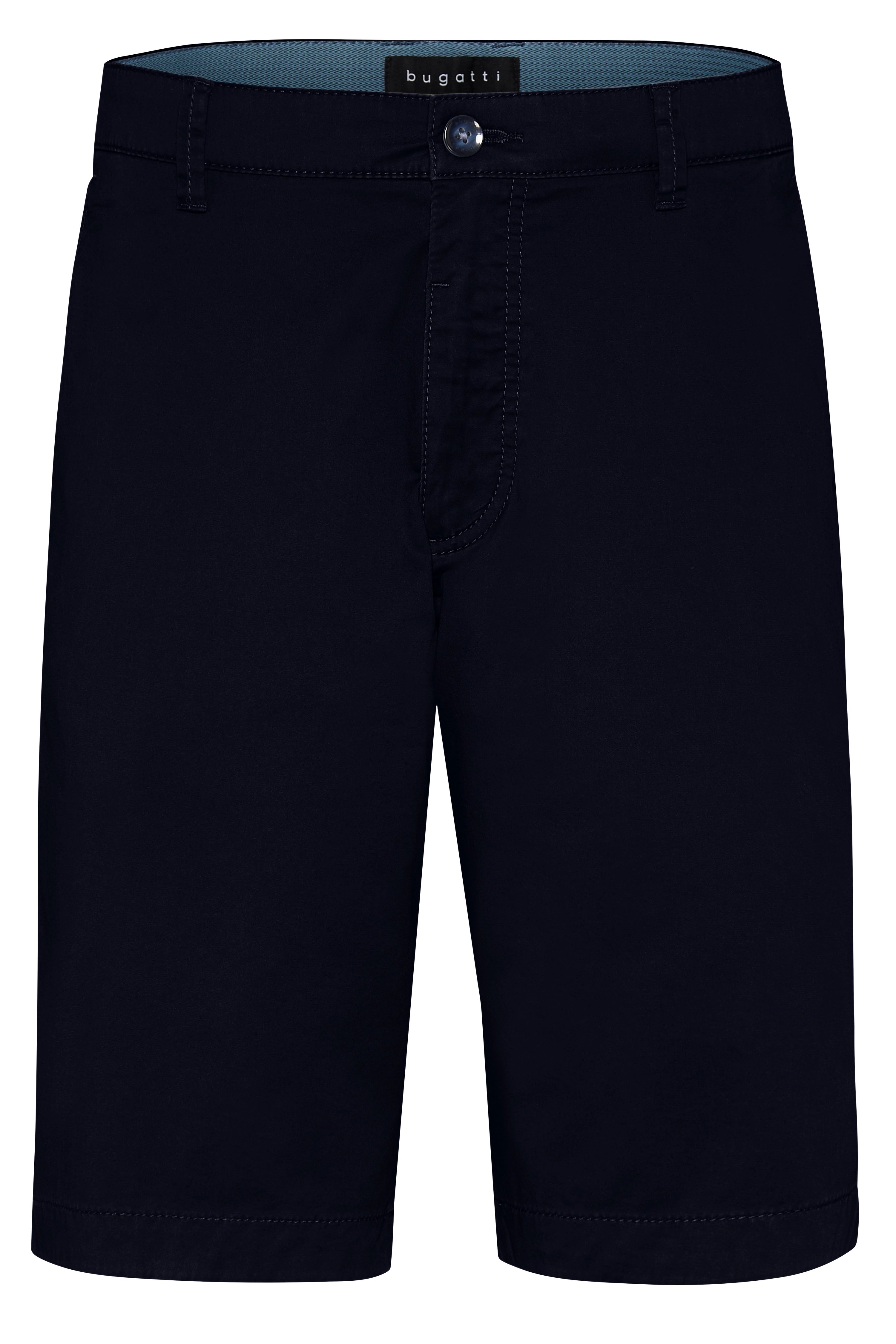 Dunkelblaue bugatti Shorts, Büstenbild, minimalistischer Stil.