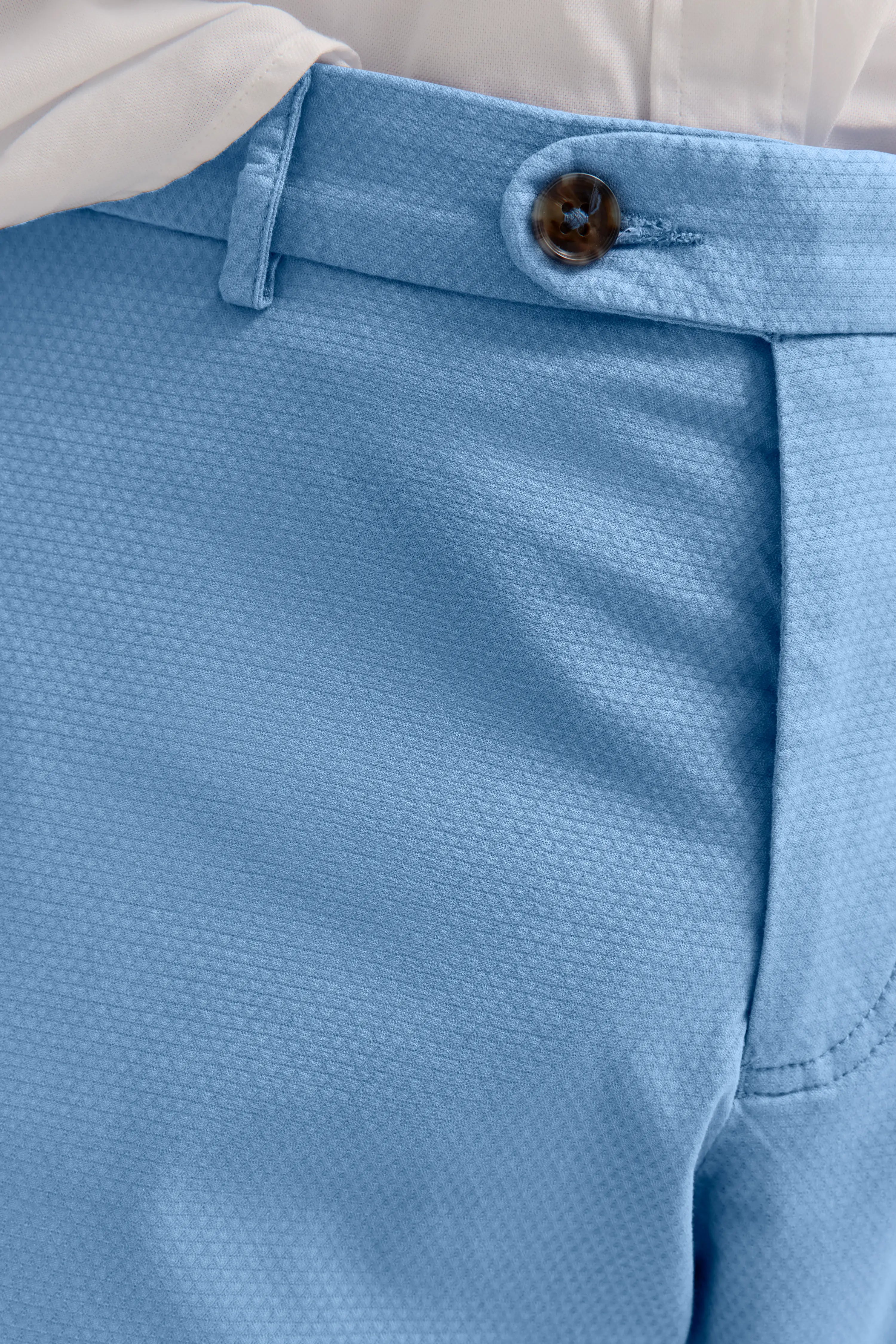 Lichtblauwe bugatti broek, buste, elegant ontwerp, ideaal voor stijlvolle, ontspannen optredens.
