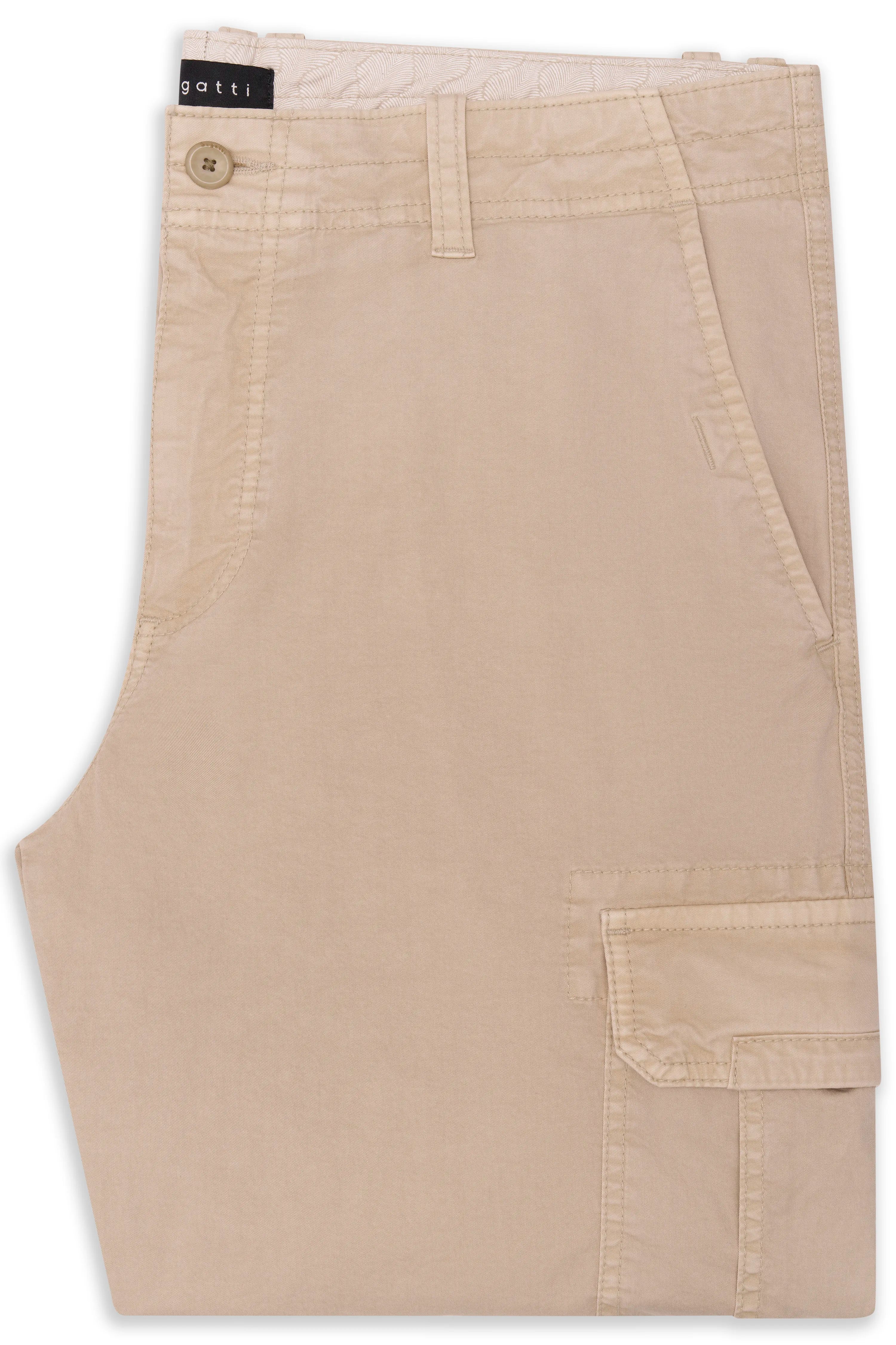 Beige bugatti Cargoshorts, legeres Büstenbild, ideal für entspannte Sommerlooks.