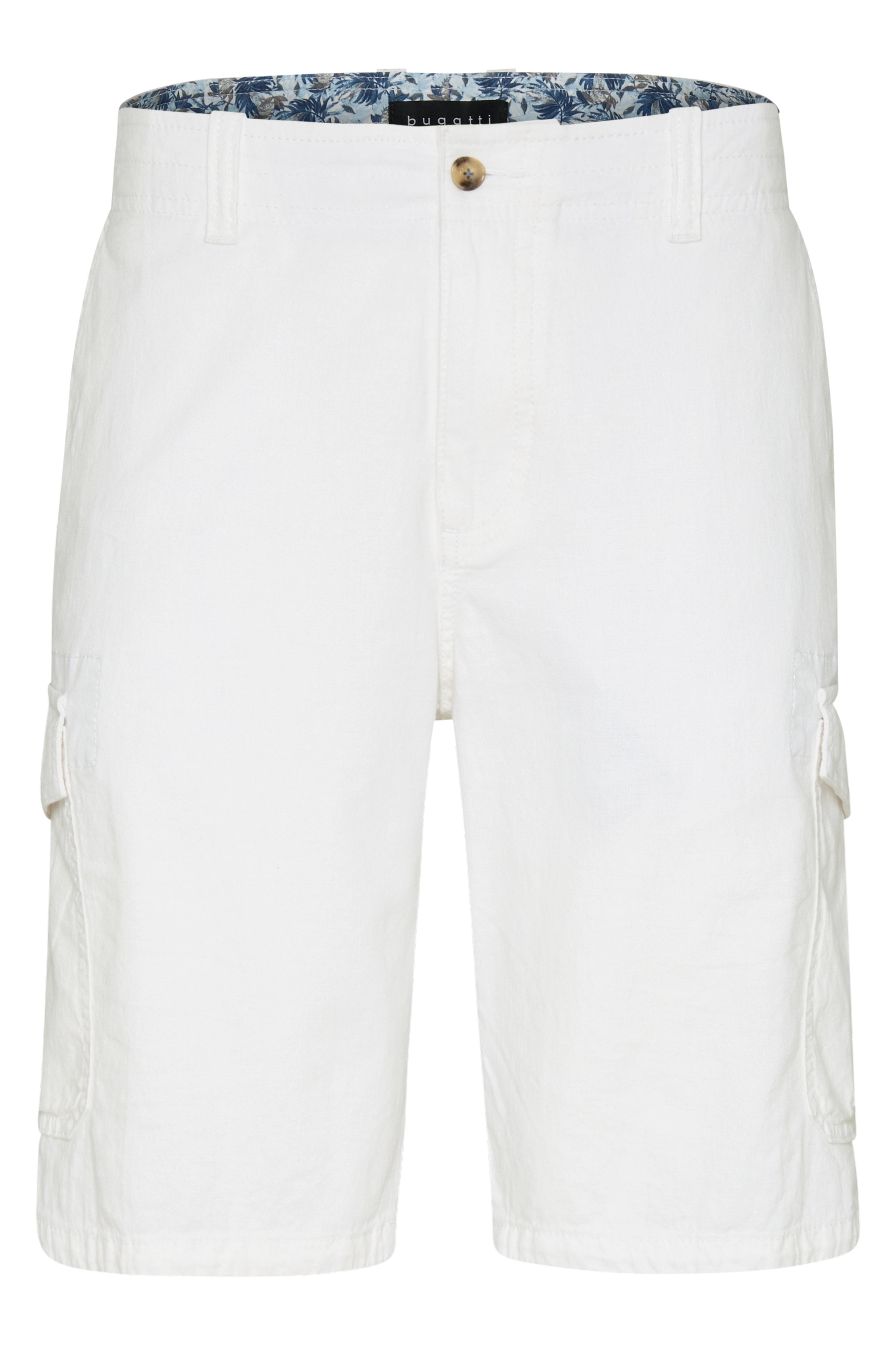 Weiße bugatti Shorts, legeres Büstenbild, ideal für sommerliche Gelassenheit und Stil.