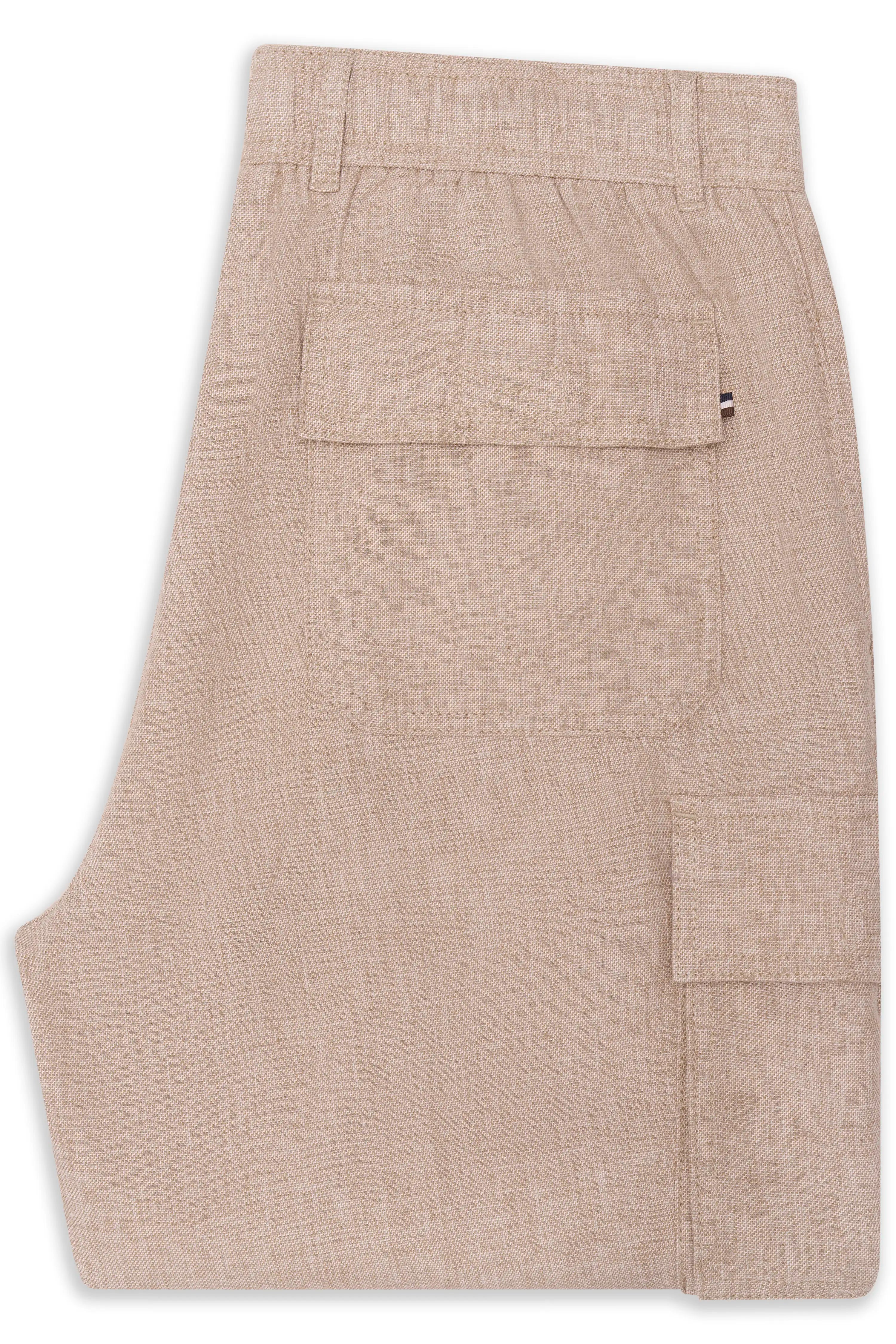Beige bugatti Shorts aus Leinen mit Cargo-Tasche, Büstenbild.