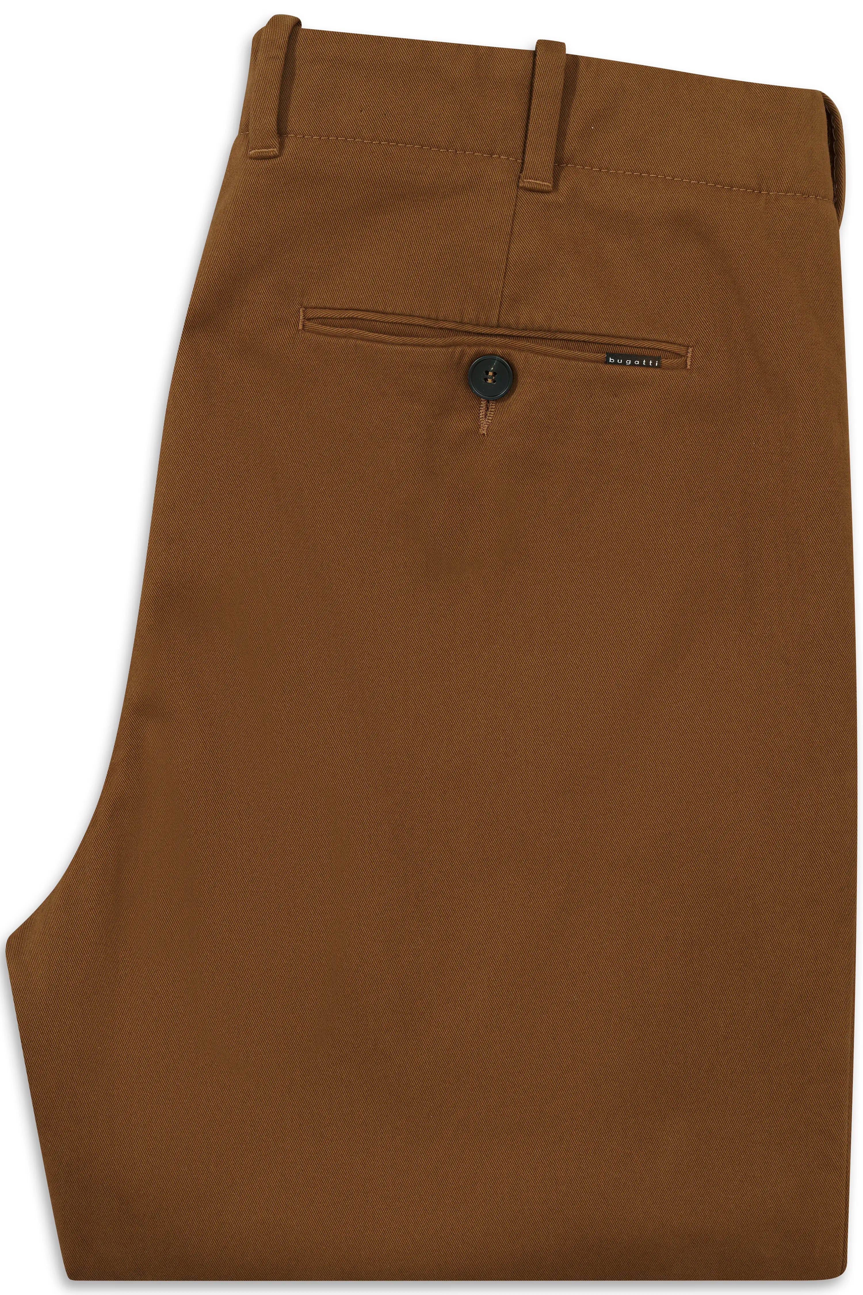 Braune bugatti Chinohose, Büstenbild, klassische Eleganz und hochwertige Verarbeitung.