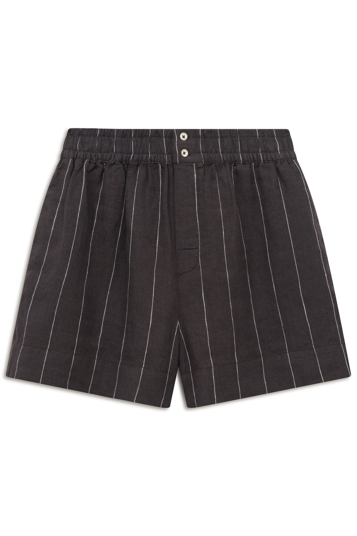 Schwarze bugatti Shorts mit weißen Streifen, legeres Büstenbild.