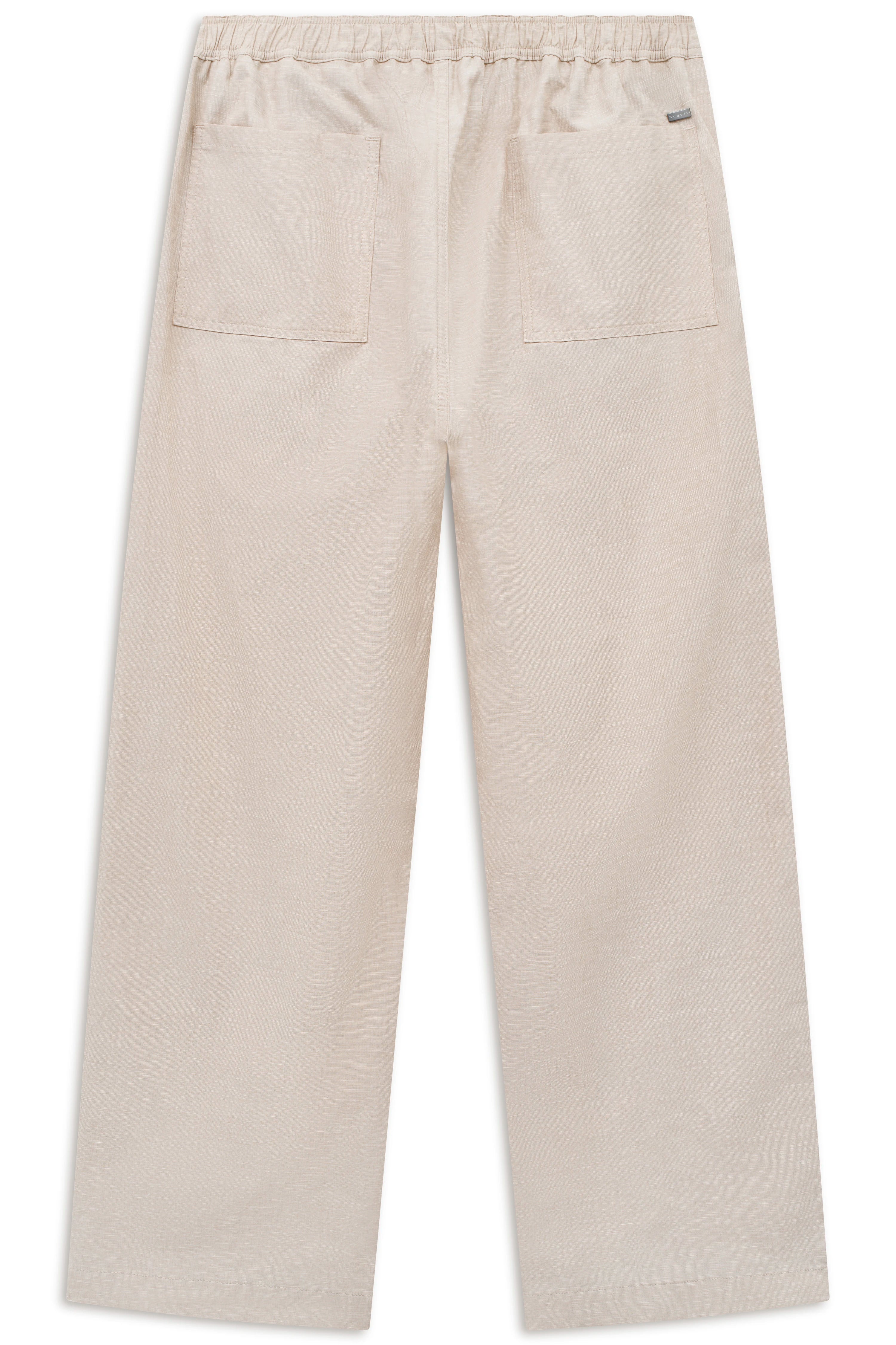 Beige bugatti Hose mit weitem Bein, elastischem Bund und Taschen, Büstenbild.