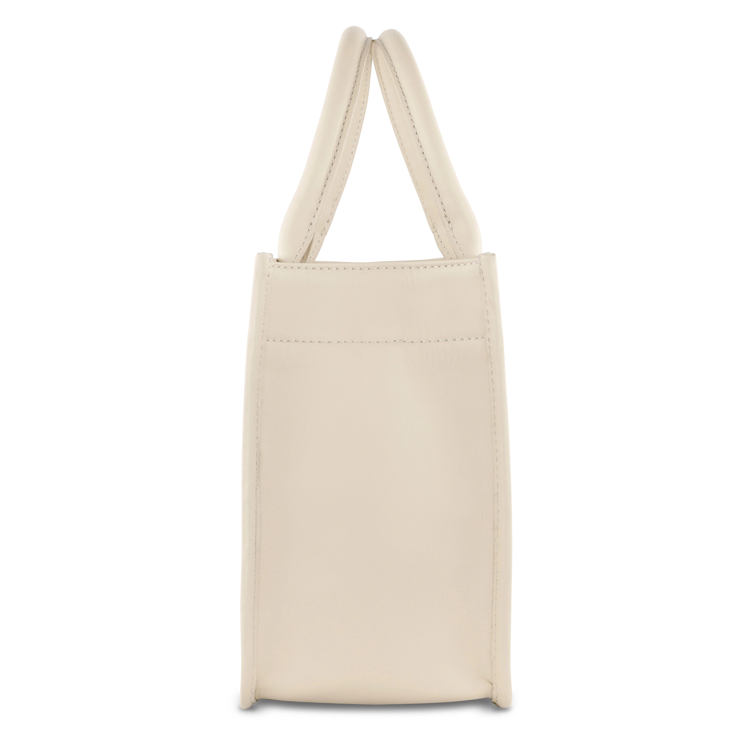 Beigefarbene Lederhandtasche von bugatti, seitliche Ansicht, schlichtes Design, elegante Linien.