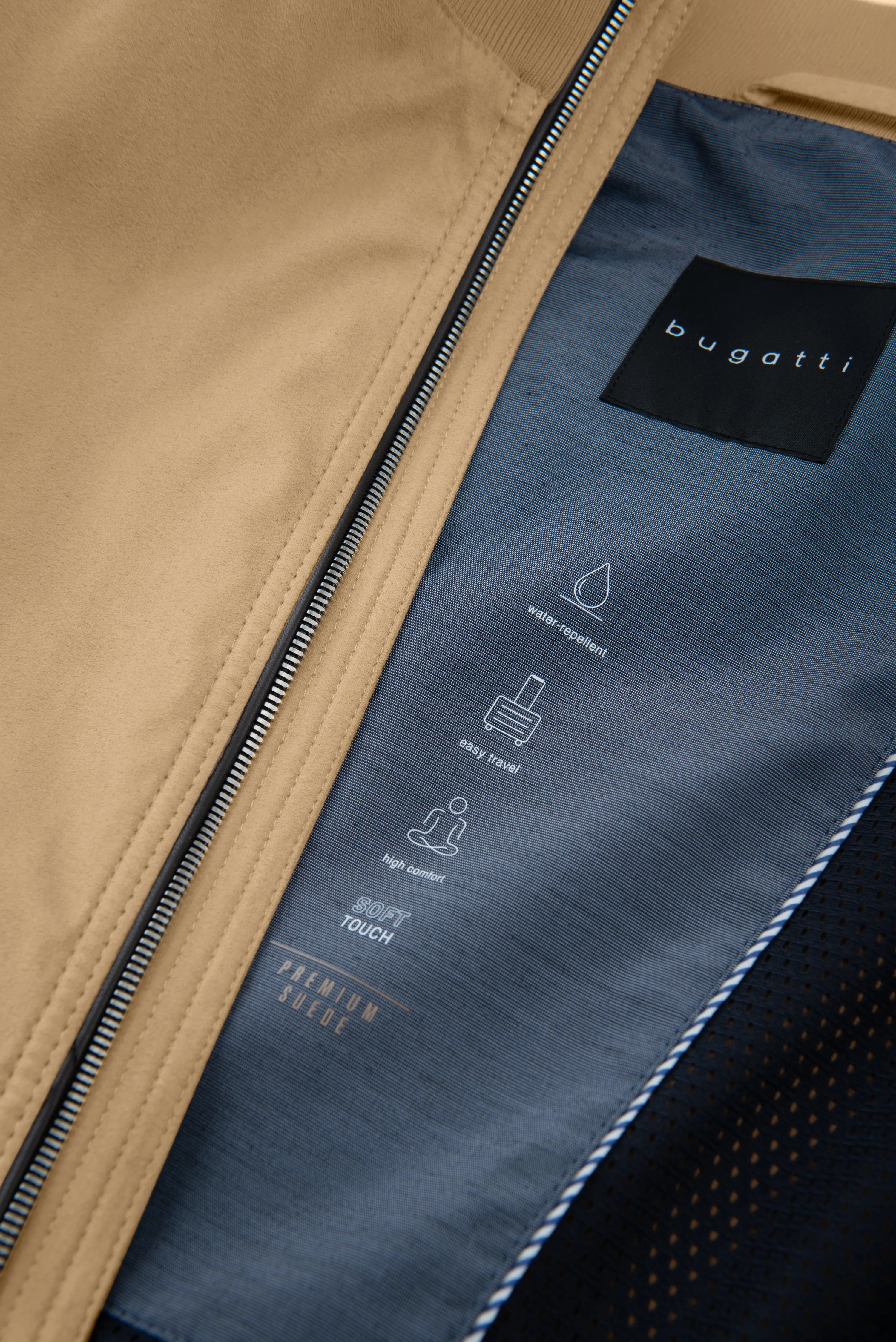 bugatti Jacke innen, beige mit blauer Fütterung, wasserabweisend, komfortabel, leicht zu reisen.