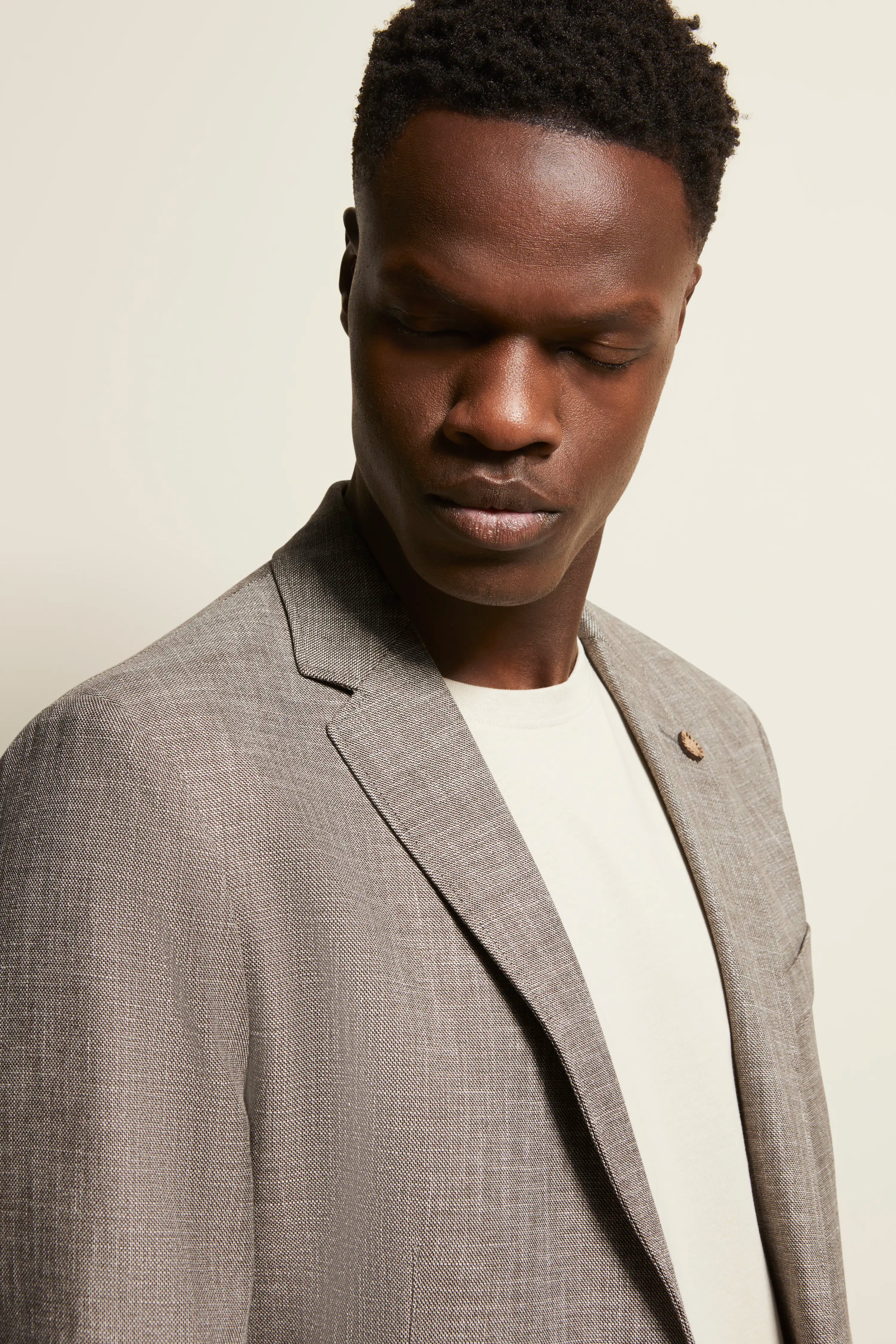 Grey bugatti blazer, melange design, bust view.