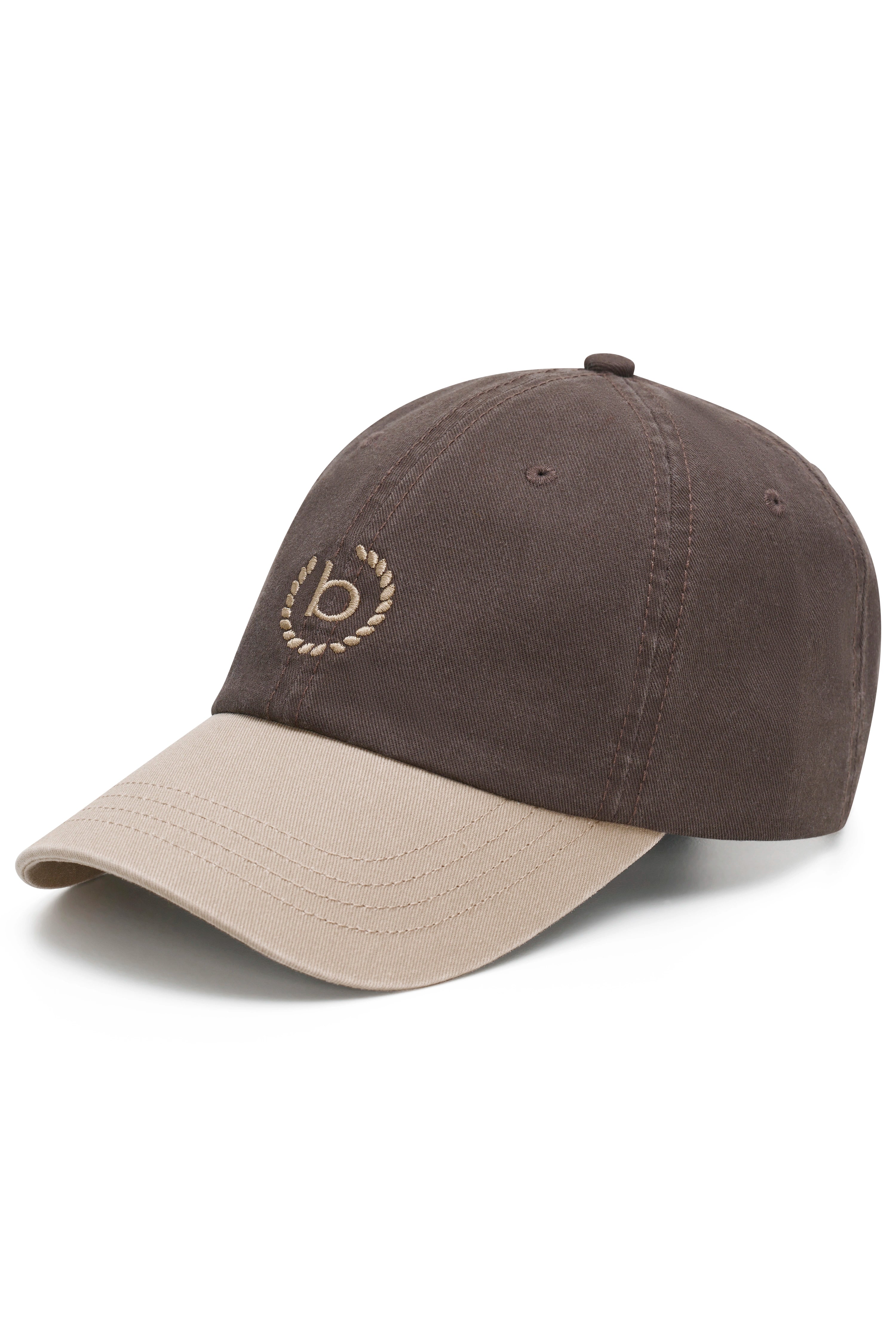 Braune und beige bugatti Kappe mit Logo, legeres Büstenbild.