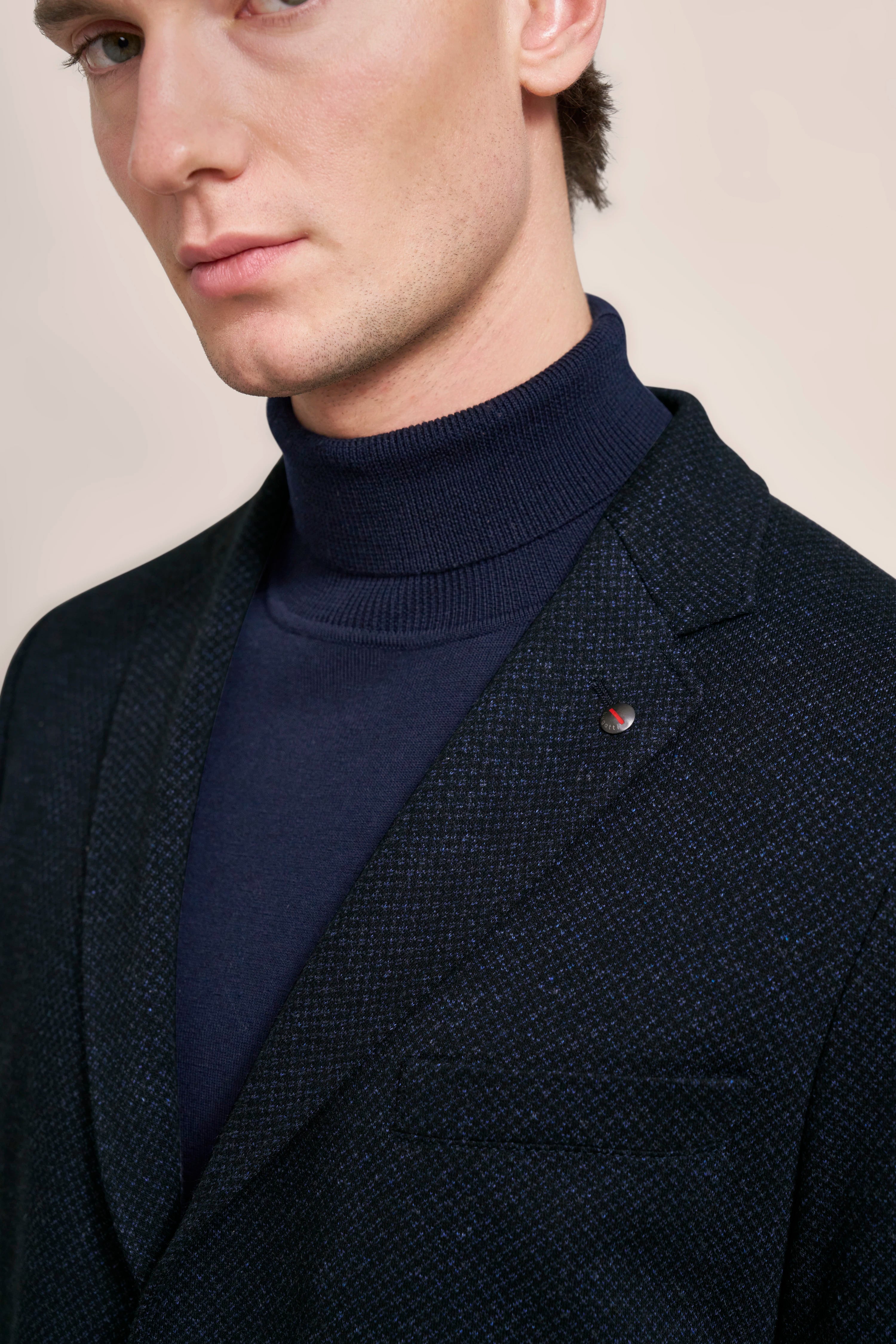 Donkerblauw bugatti colbert, achterkant, fijn patroon, casual borstbeeld.