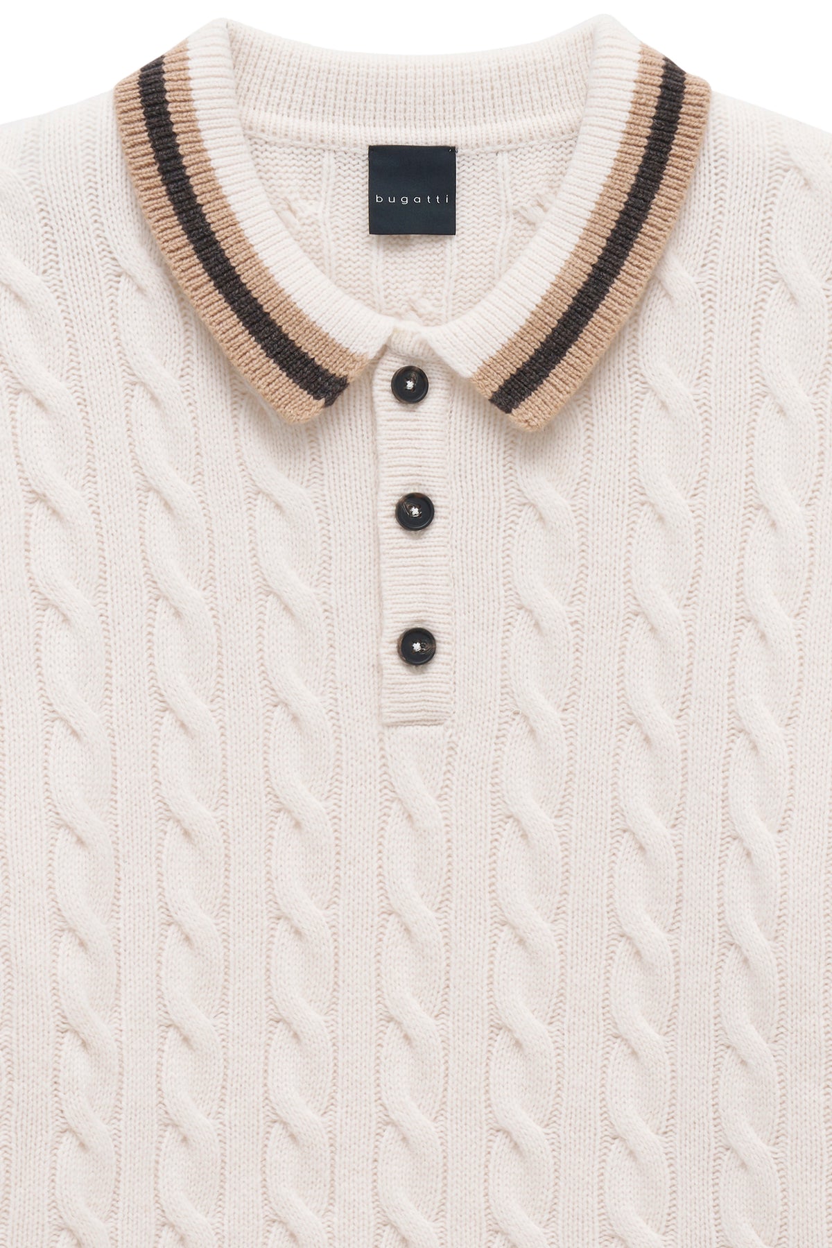 Bugatti cremefarbener Zopfstrickpullover mit gestreiftem Kragen, Büstenbild.