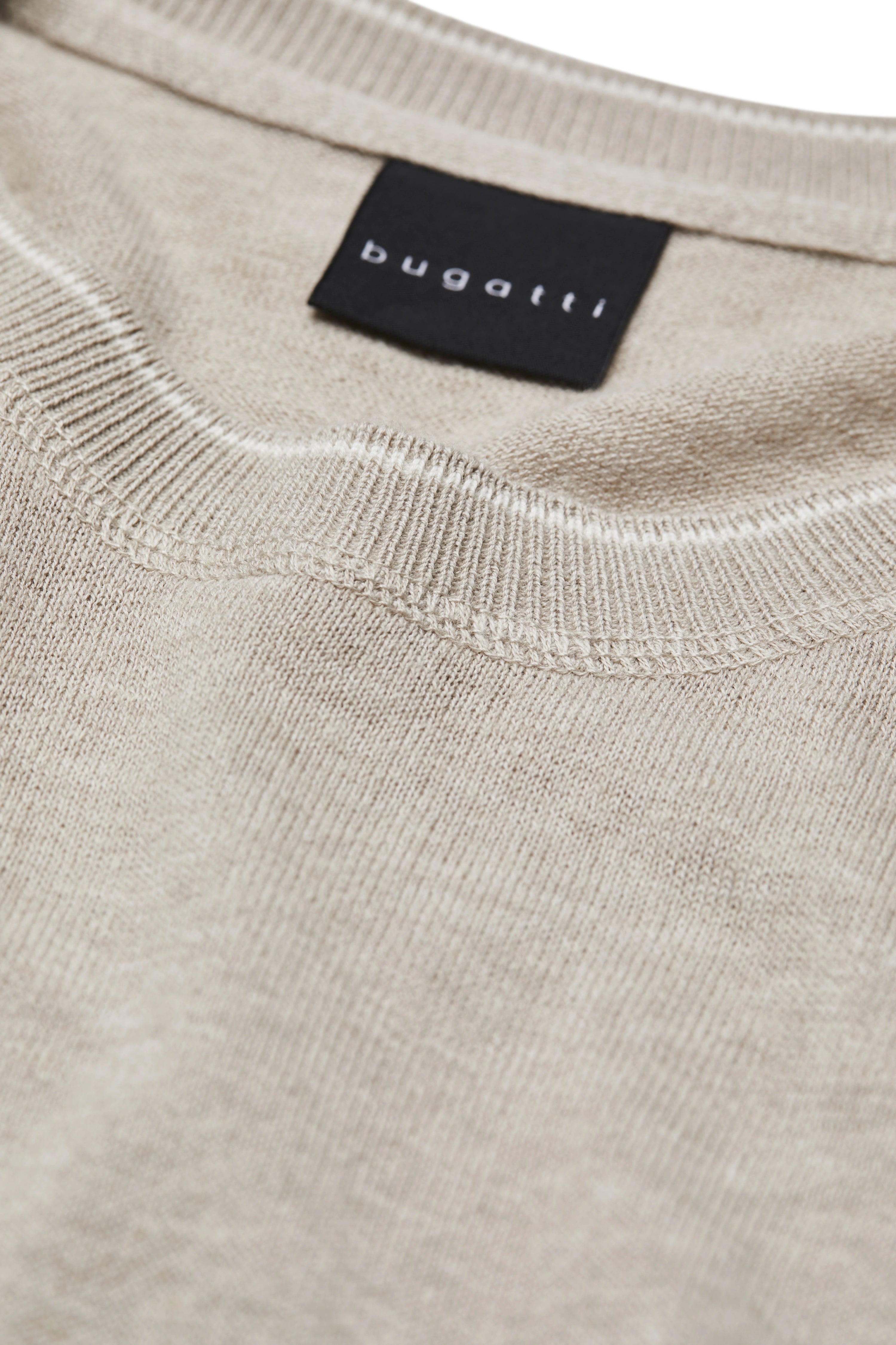 Beige bugatti shirt, fine wool, collar detail, bust view, embodying Italian elegance and timeless style.