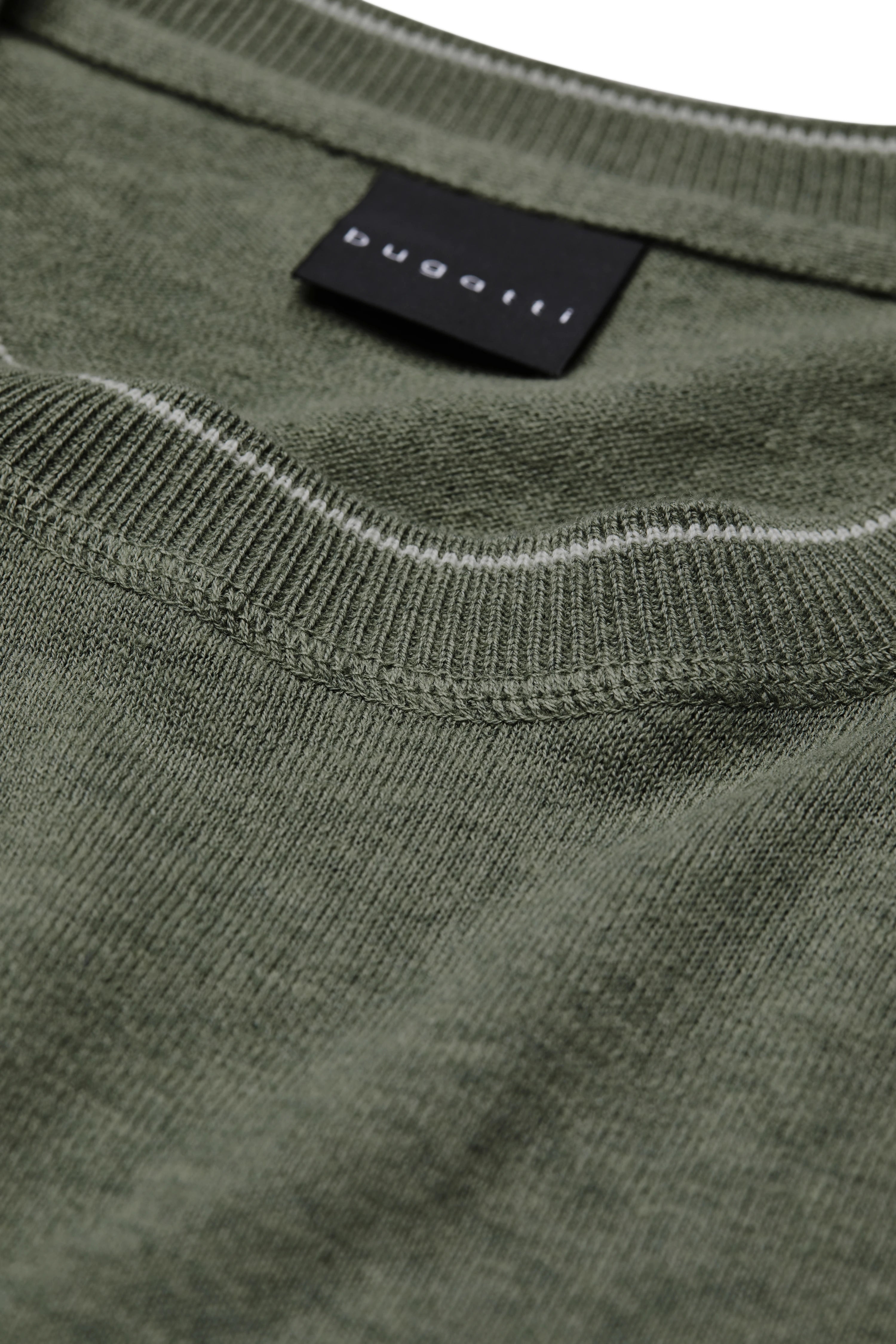 Green bugatti sweater, collar detail, fine knit, casual yet stylish.
