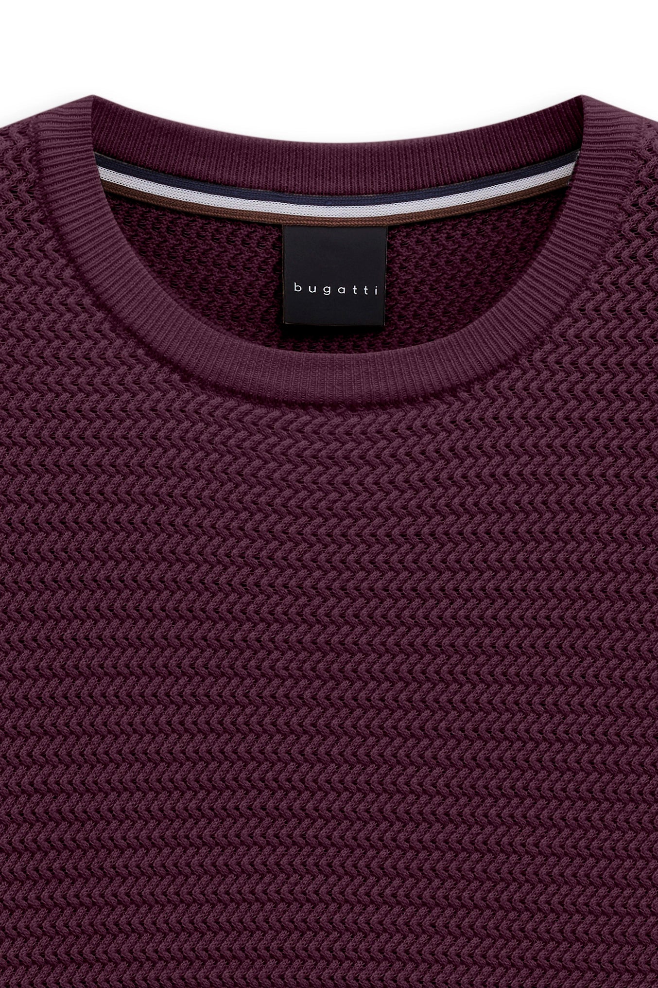 Bugatti Pullover in Bordeaux mit strukturiertem Muster, Büstenbild, zeitlos elegant und stilvoll.