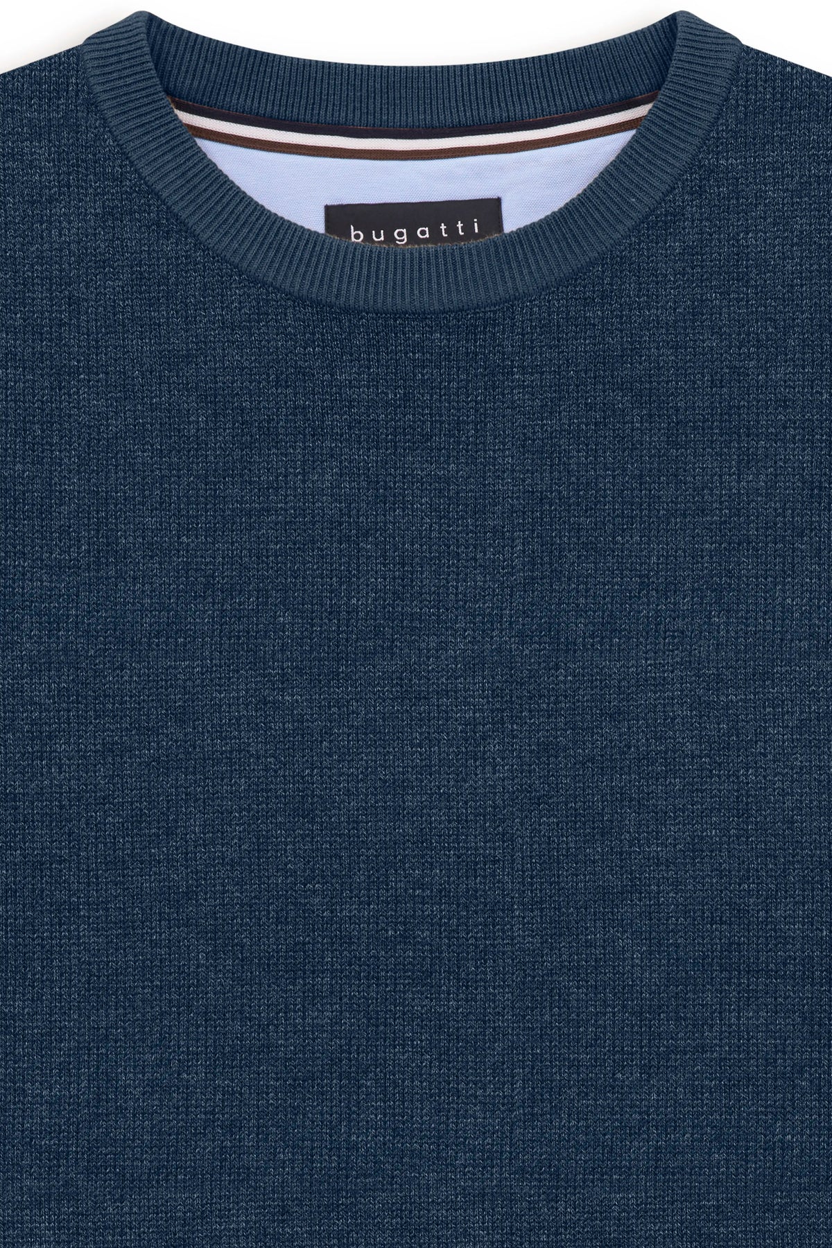 Dunkelblauer bugatti Pullover, Büstenbild, schlichter Rundhalsausschnitt.