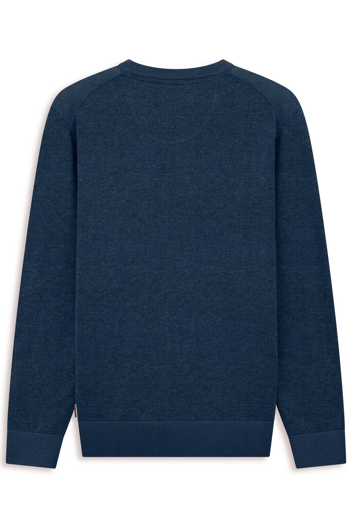 Blauer bugatti Pullover, schlichtes Design, Legerbild, Rückansicht.