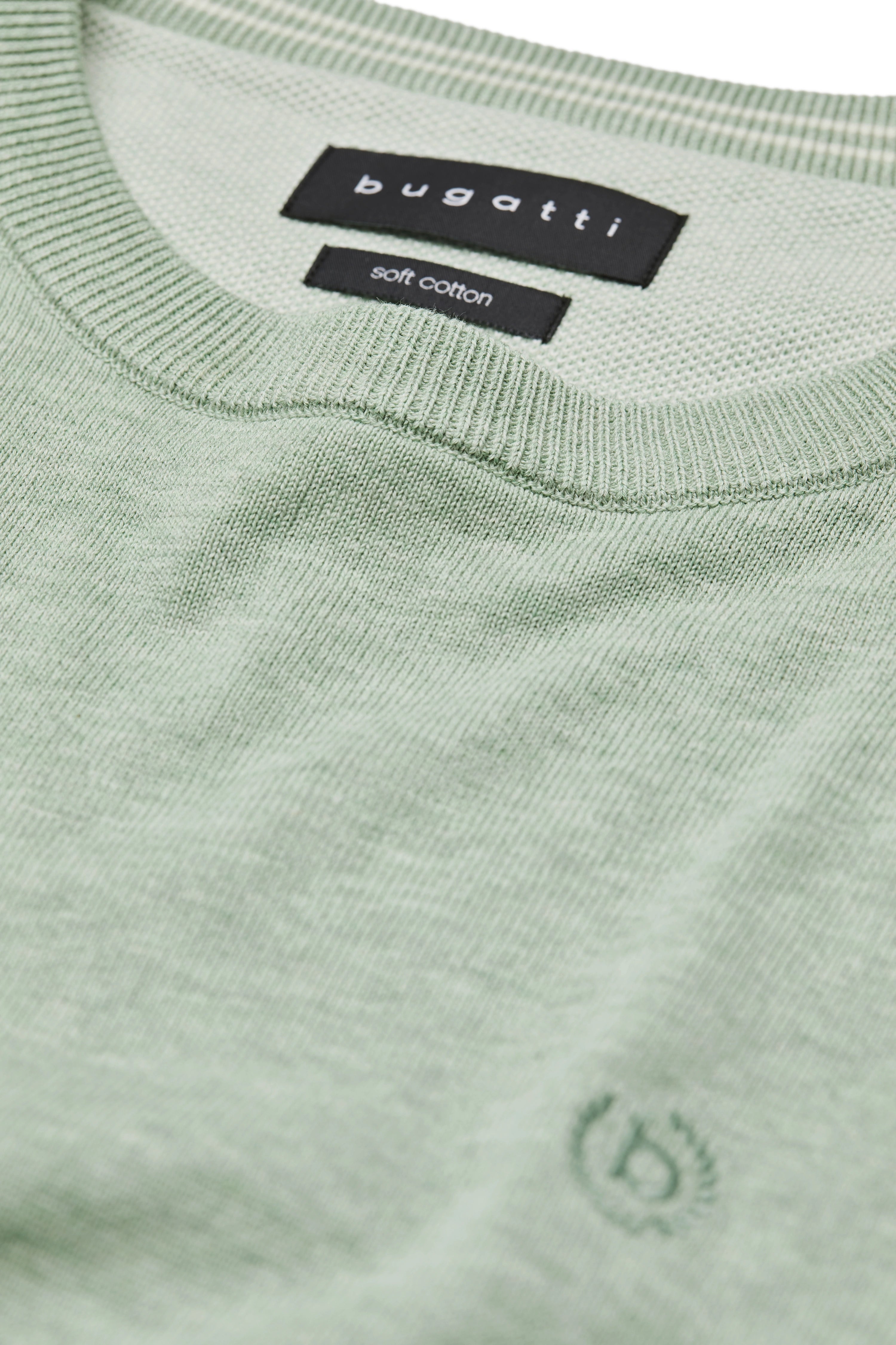 bugatti Pullover aus weicher Baumwolle in zartem Mintgrün, Detailansicht des Stoffes.