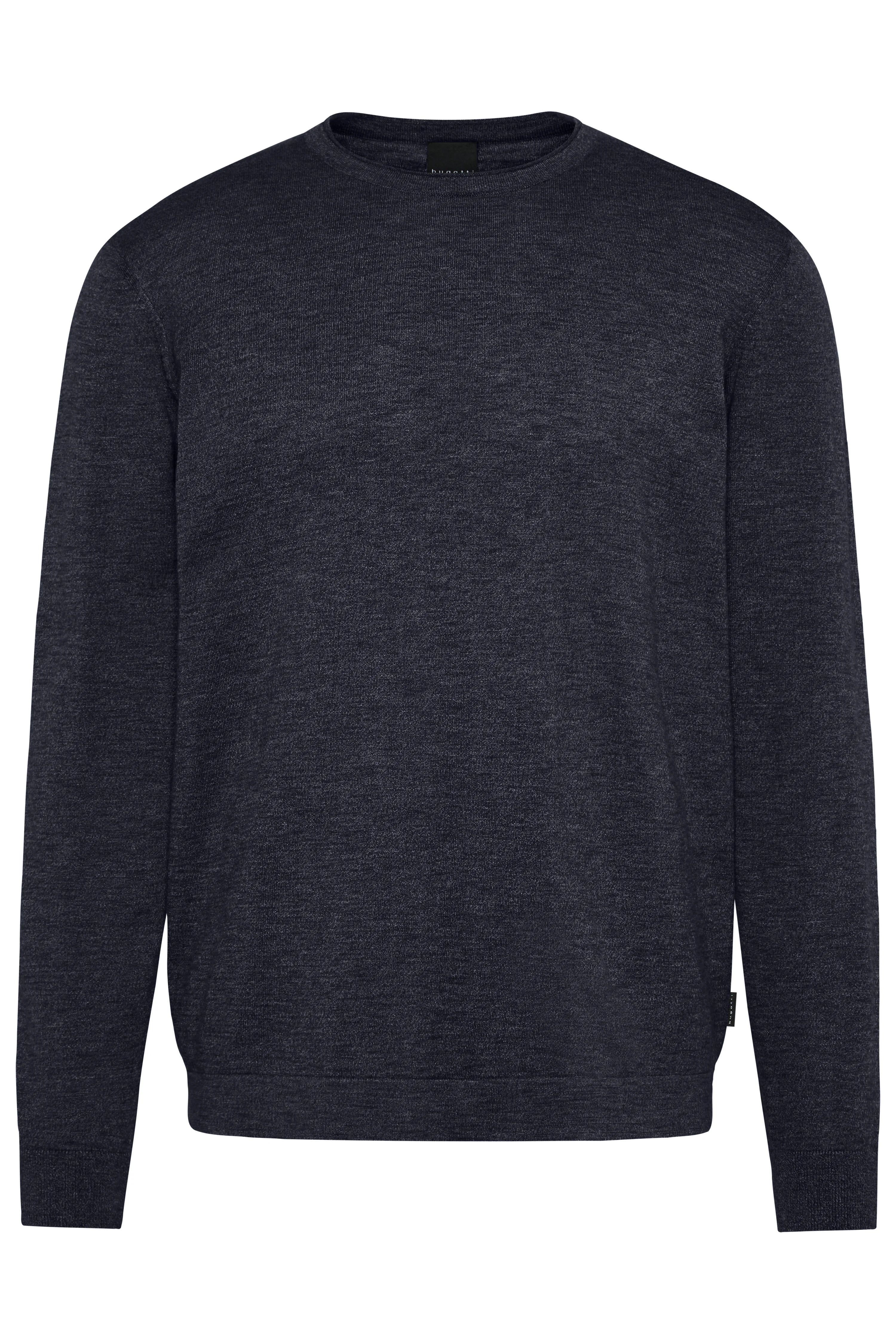 Dunkelblauer bugatti Pullover, legeres Büstenbild, zeitloser Stil.