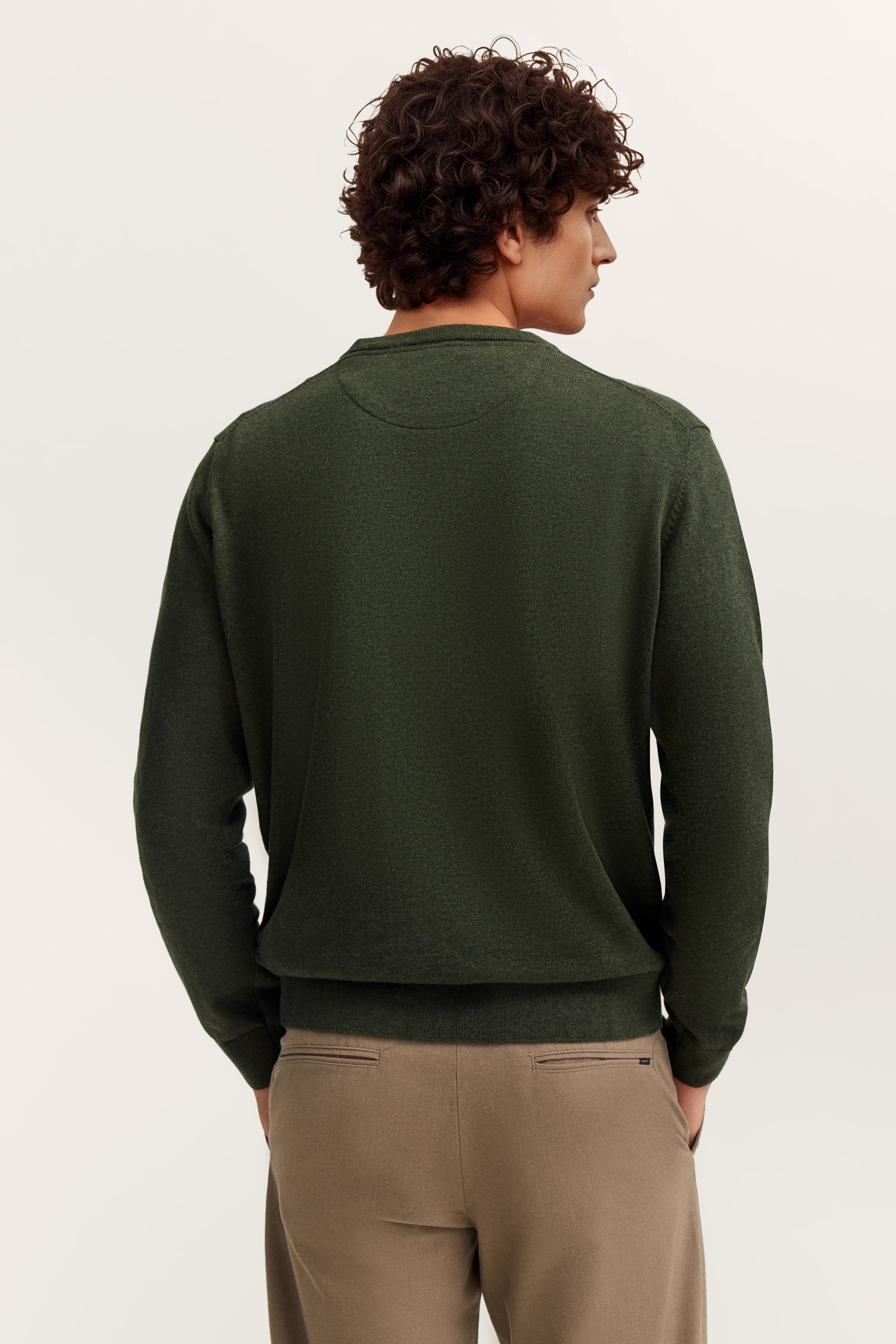  Modelbild mit entspanntem Blick zur Seite.