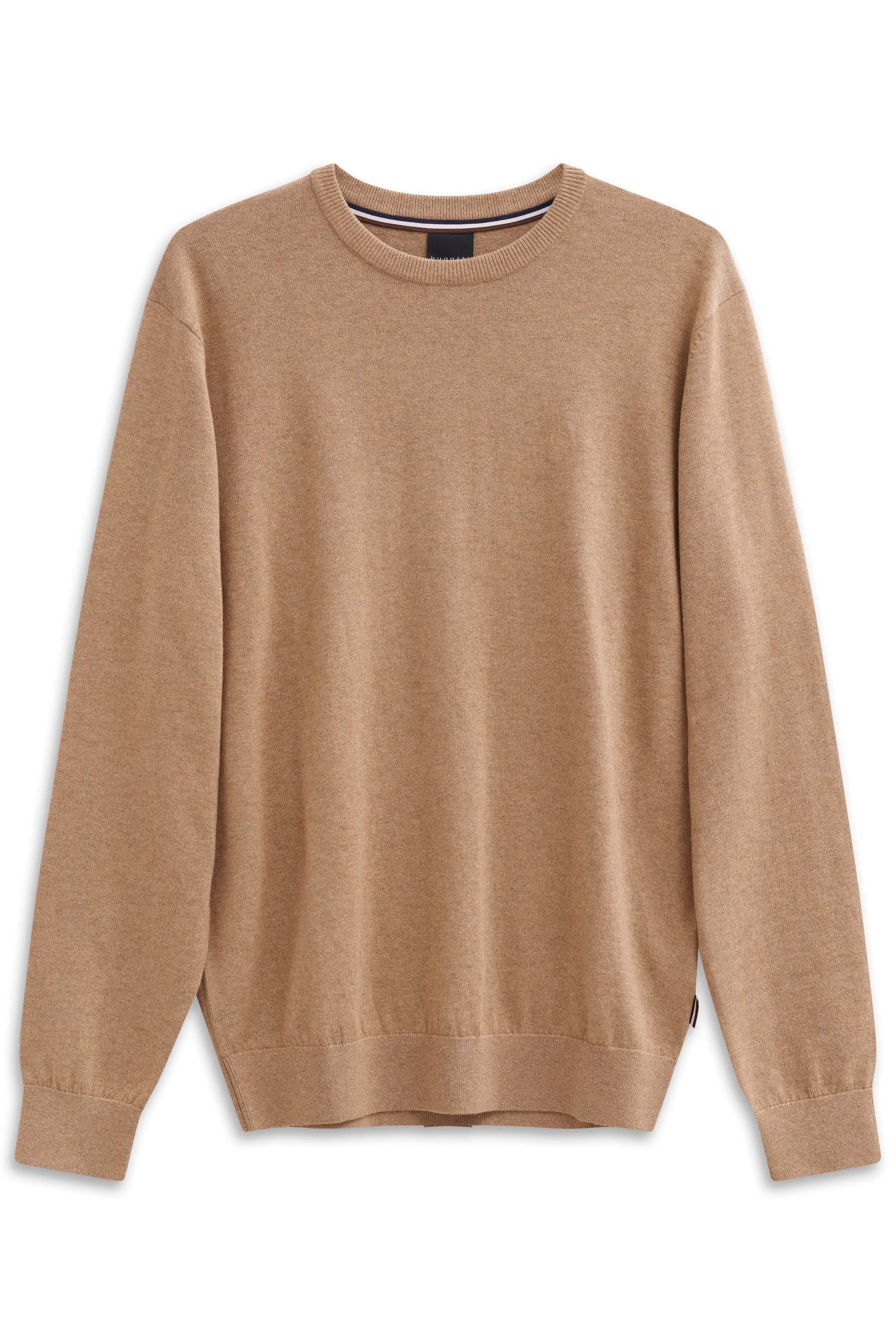 Beiger Pullover von bugatti, legerer Stillleben-Shot, hochwertige Materialien, zeitlose Eleganz.