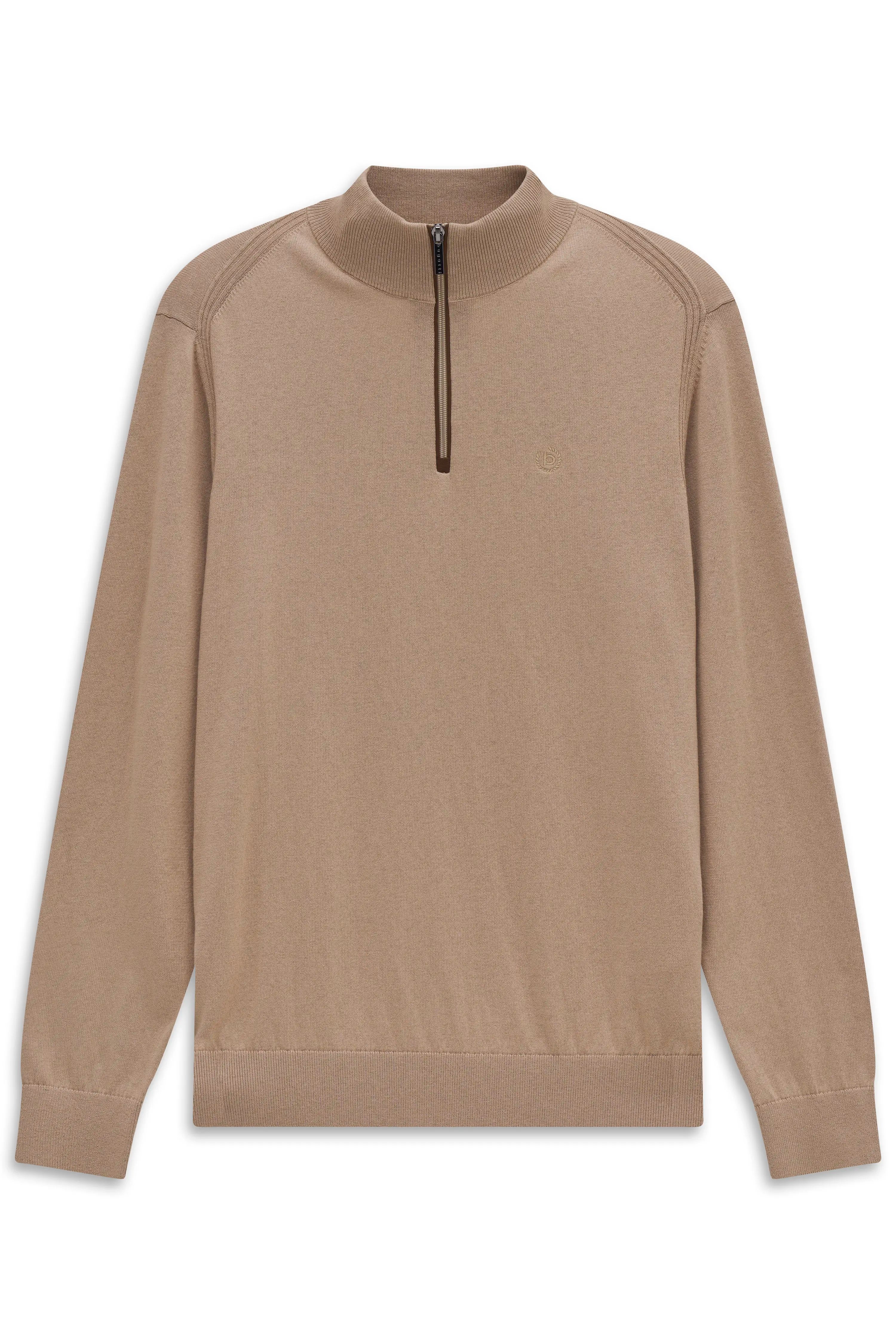 Beiger bugatti Pullover mit Stehkragen und Reißverschluss, Büstenbild.
