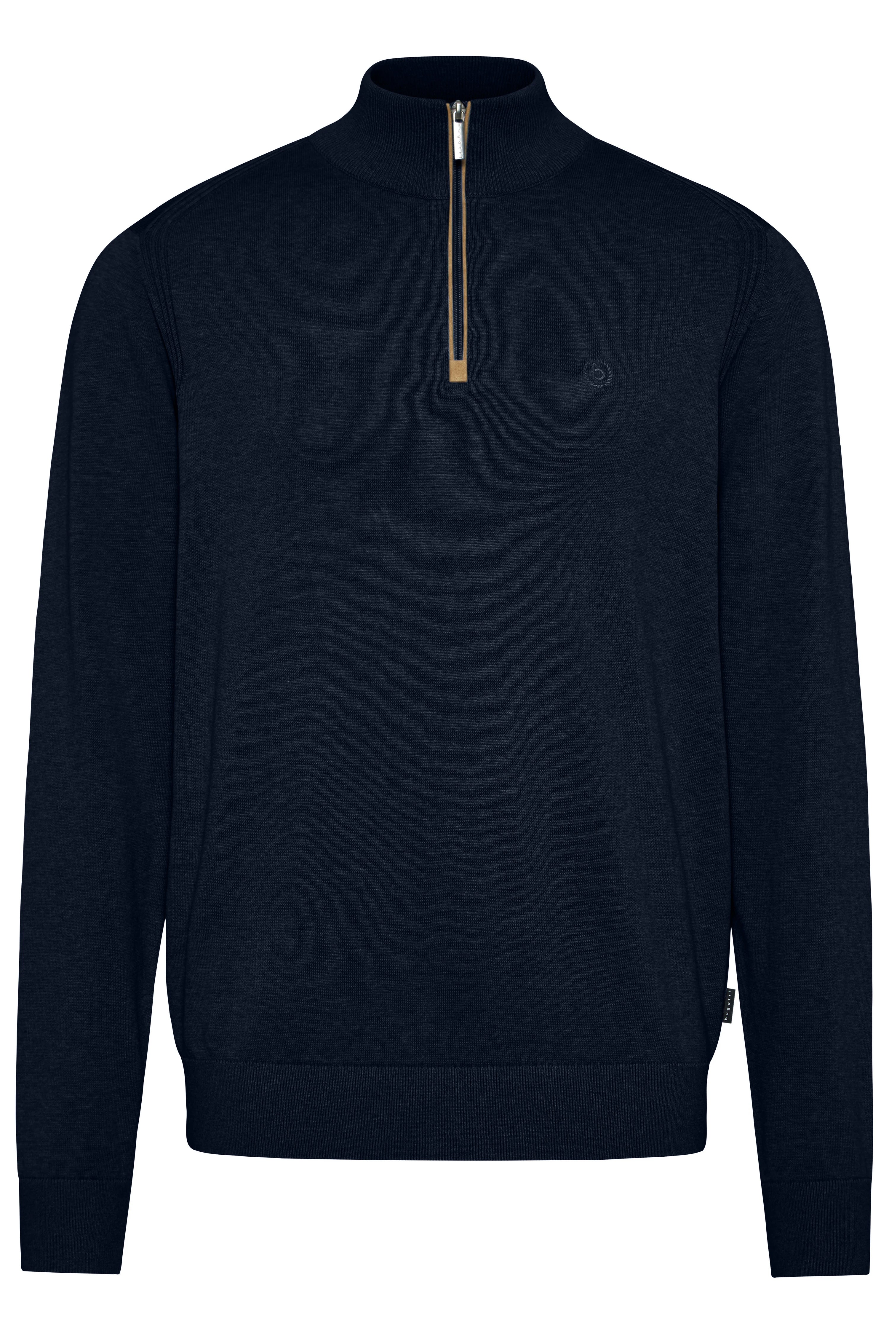 Dunkelblauer bugatti Pullover mit Stehkragen und Reißverschluss, Büstenbild.