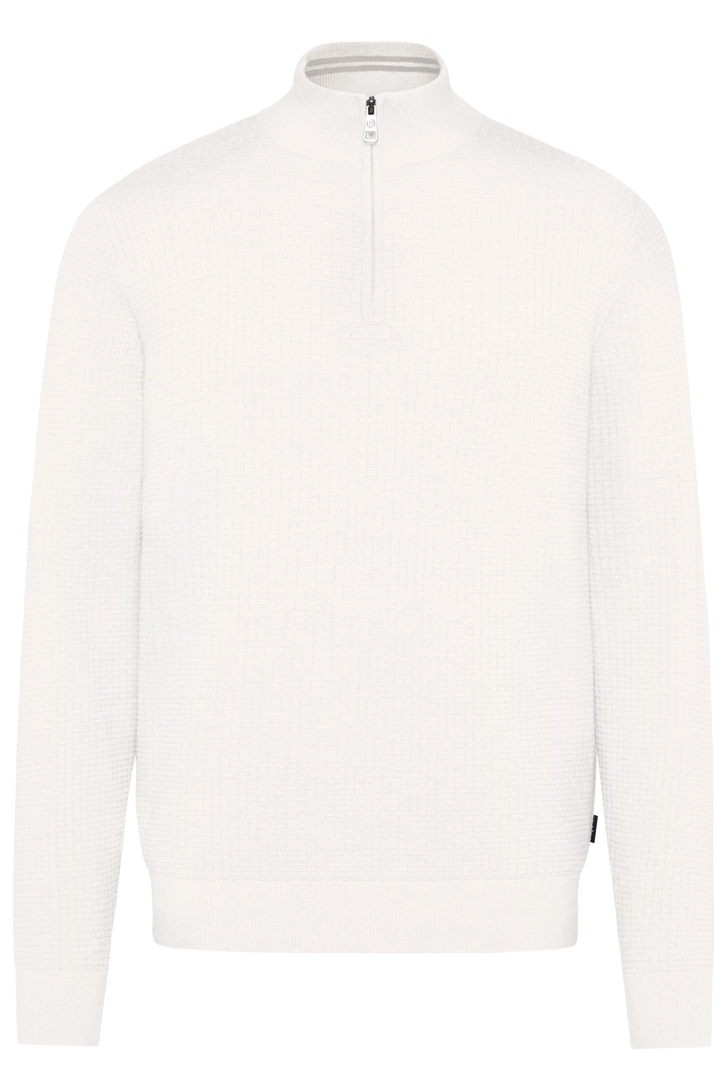 Weißer bugatti Pullover mit Stehkragen und Reißverschluss, Büstenbild, elegantes Waffelmuster.