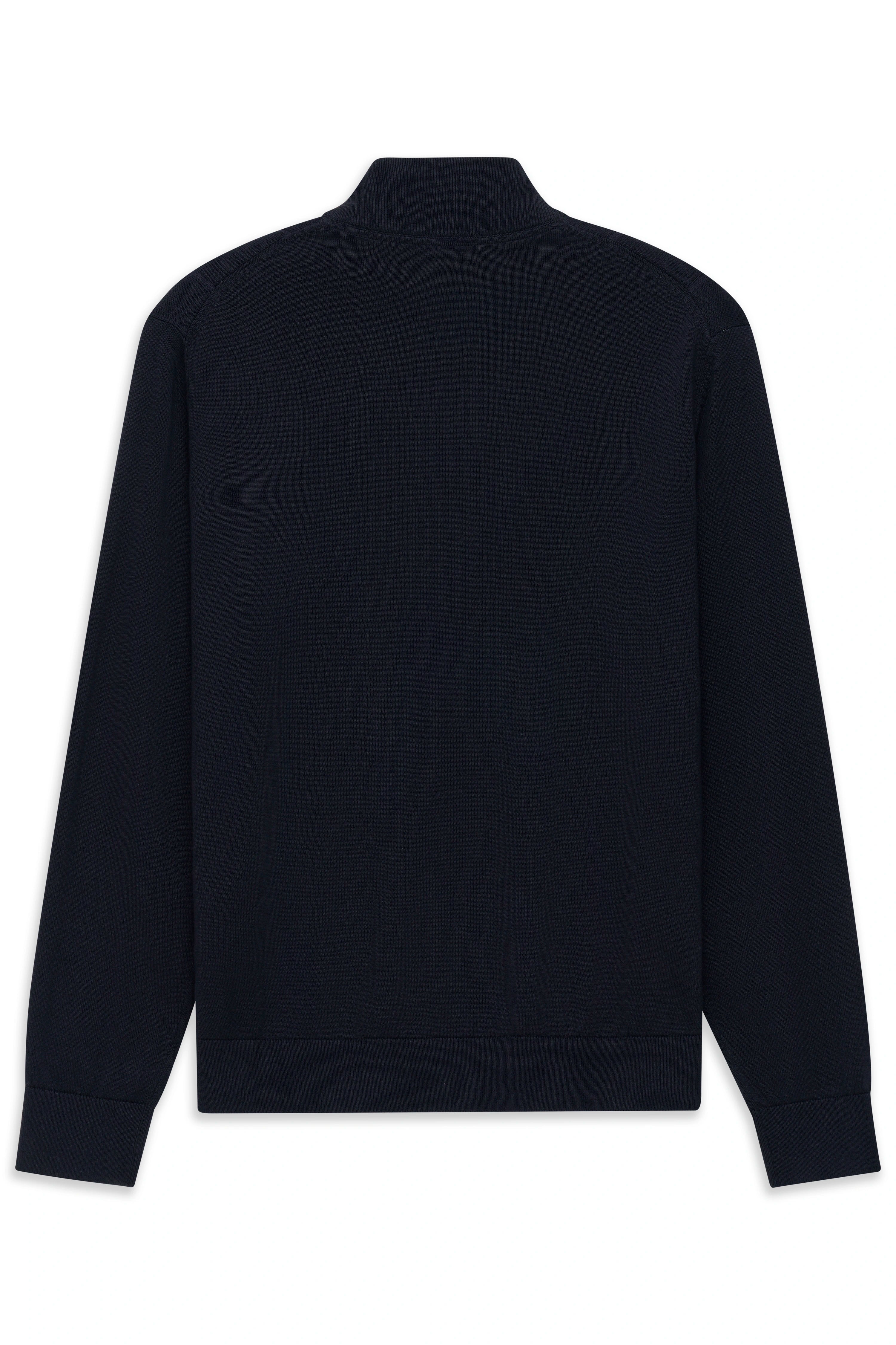 Dunkelblauer bugatti Pullover, Büstenbild, schlichtes Design, eleganter Kragen.