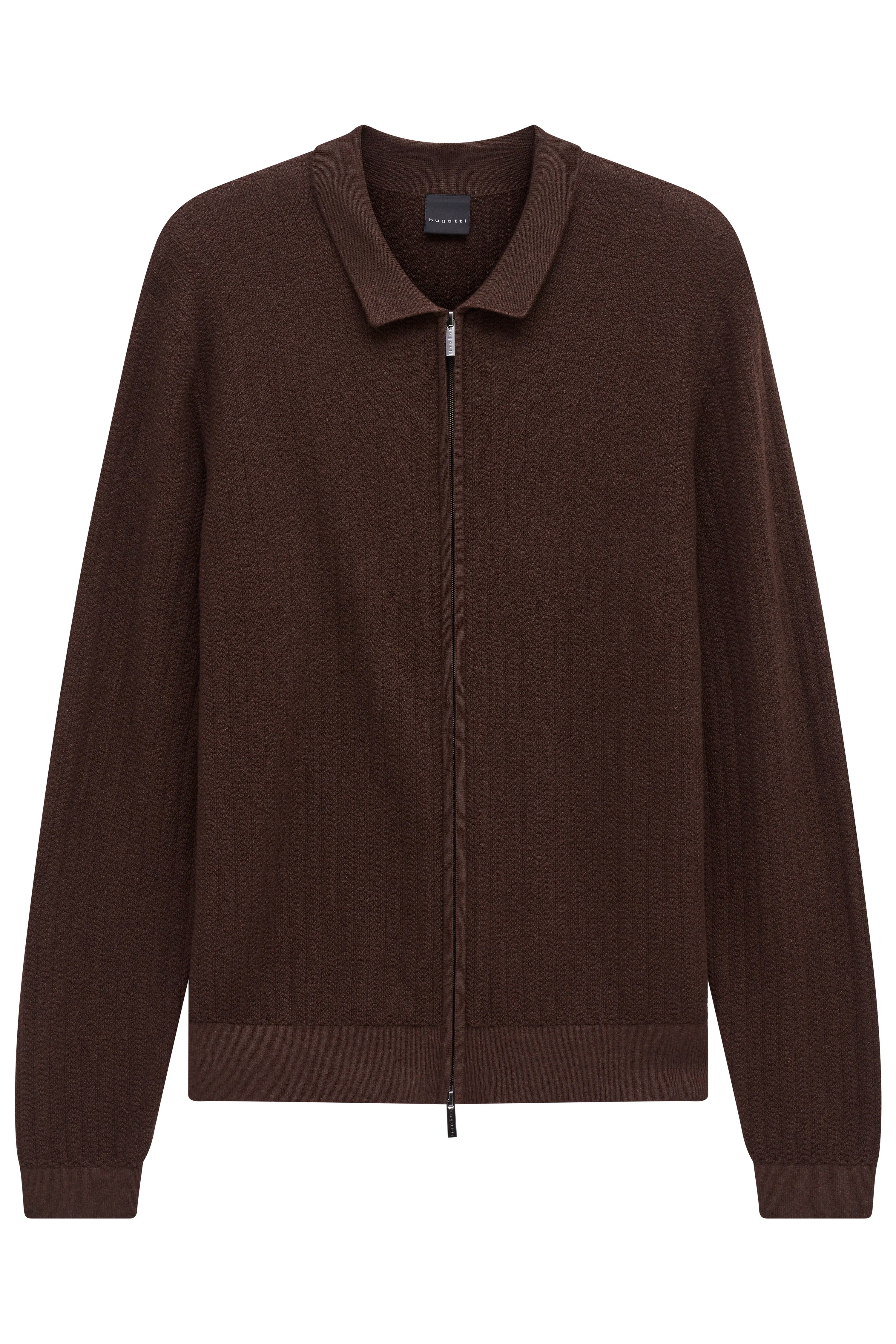 Braune bugatti Strickjacke mit Reißverschluss, legeres Büstenbild.