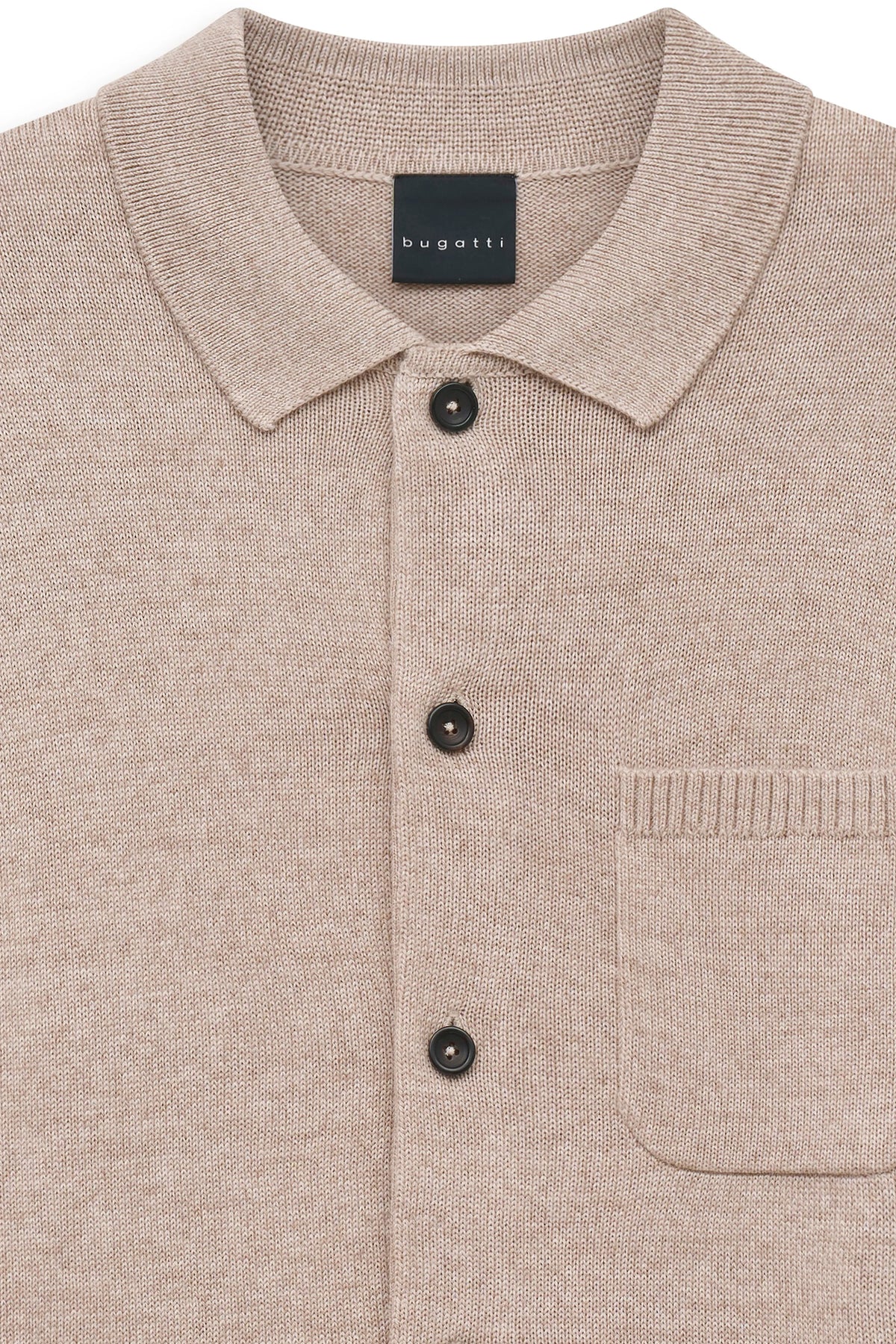 bugatti beiges Strickpolo, Büstenbild, feine Knöpfe, elegante Textur.