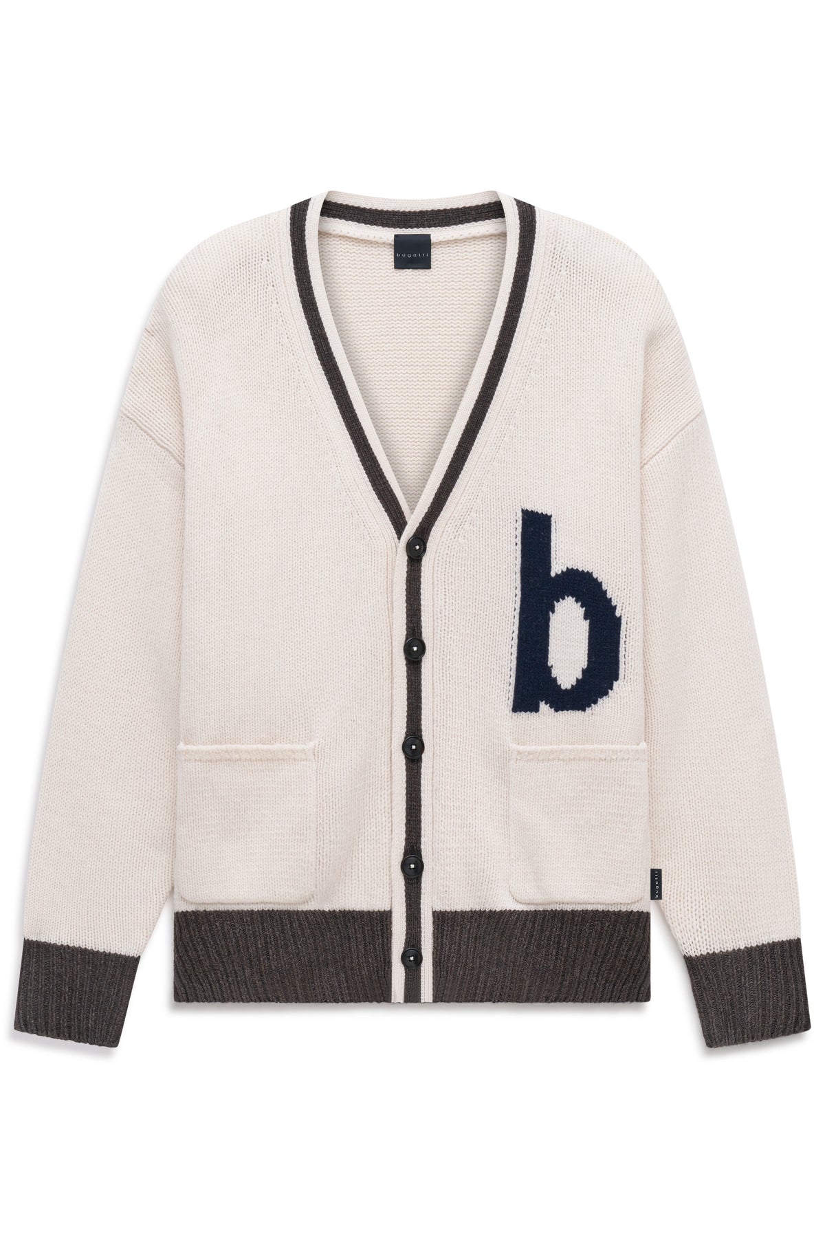 bugatti Strickjacke in Creme mit kontrastierenden dunklen Akzenten, Büstenbild.